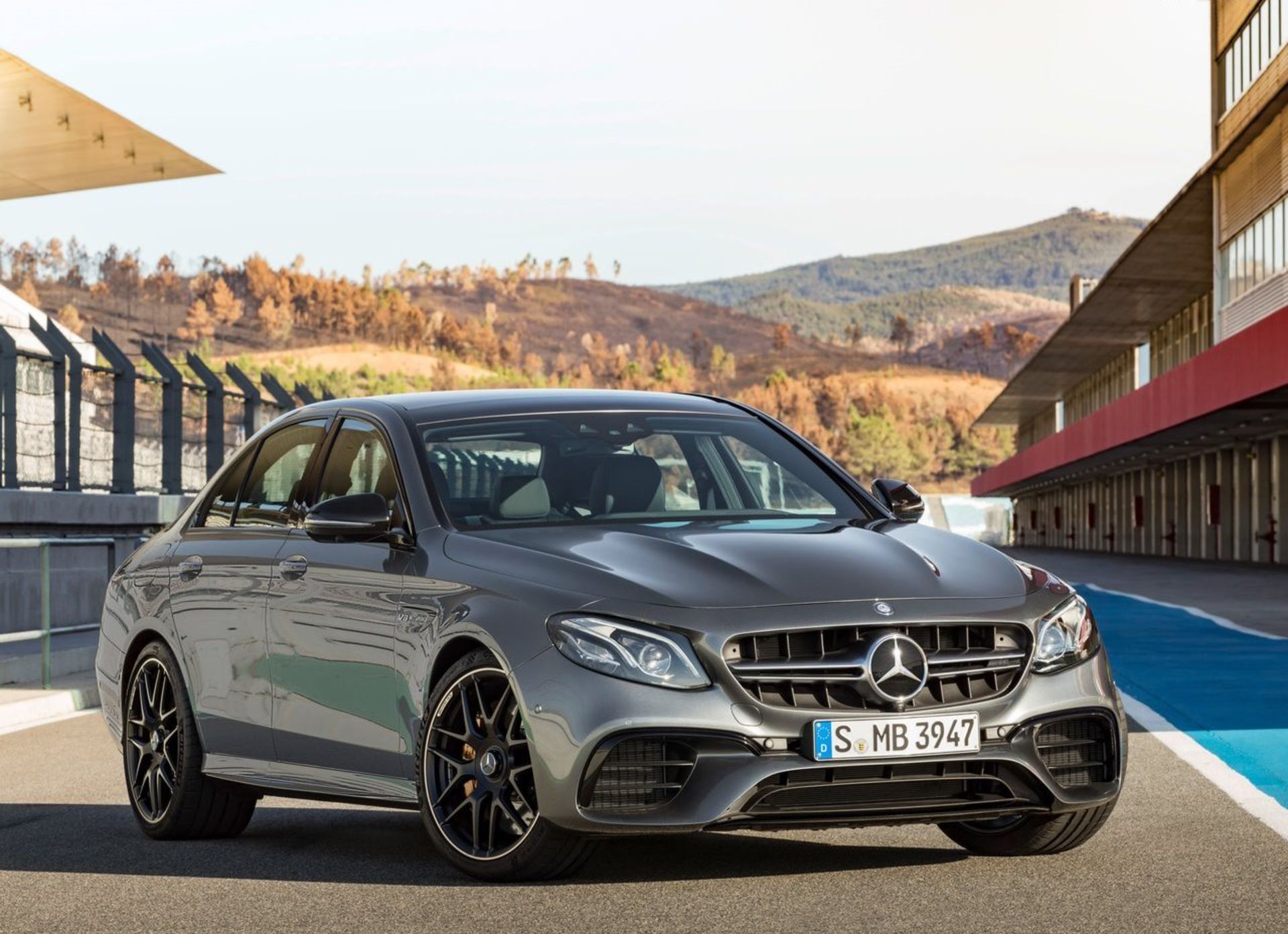 مرسدس  2017 Mercedes Benz AMG E63 S 
