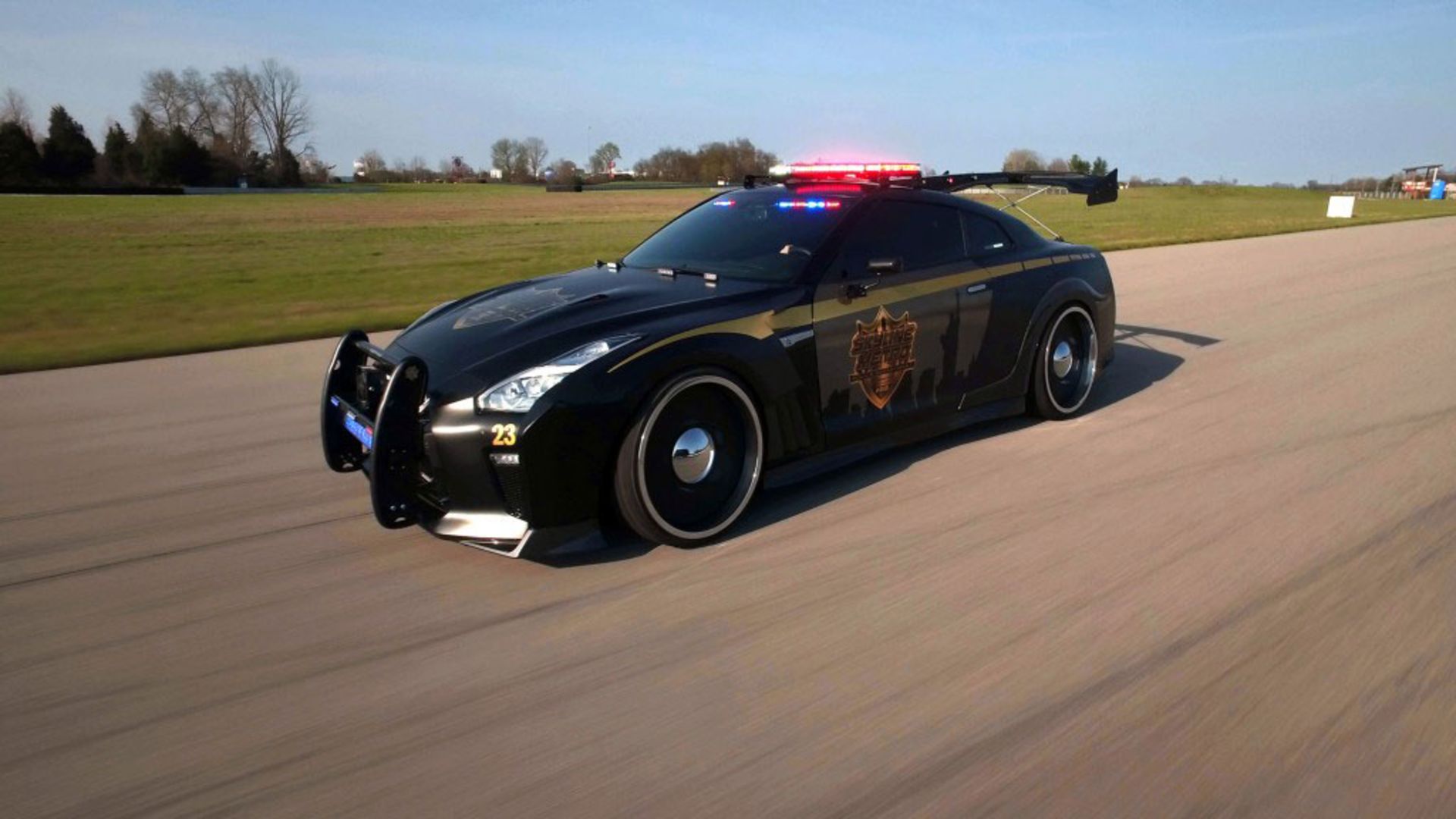 نیسان GT-R پلیس