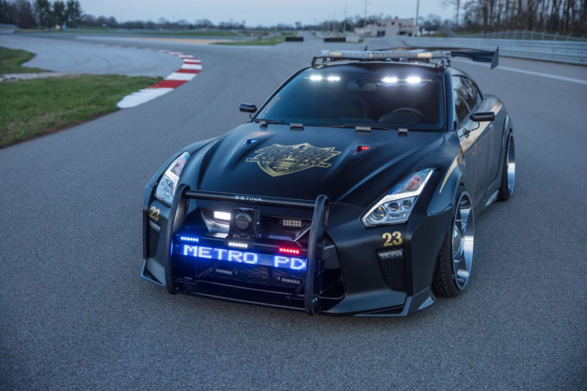 نیسان GT-R پلیس