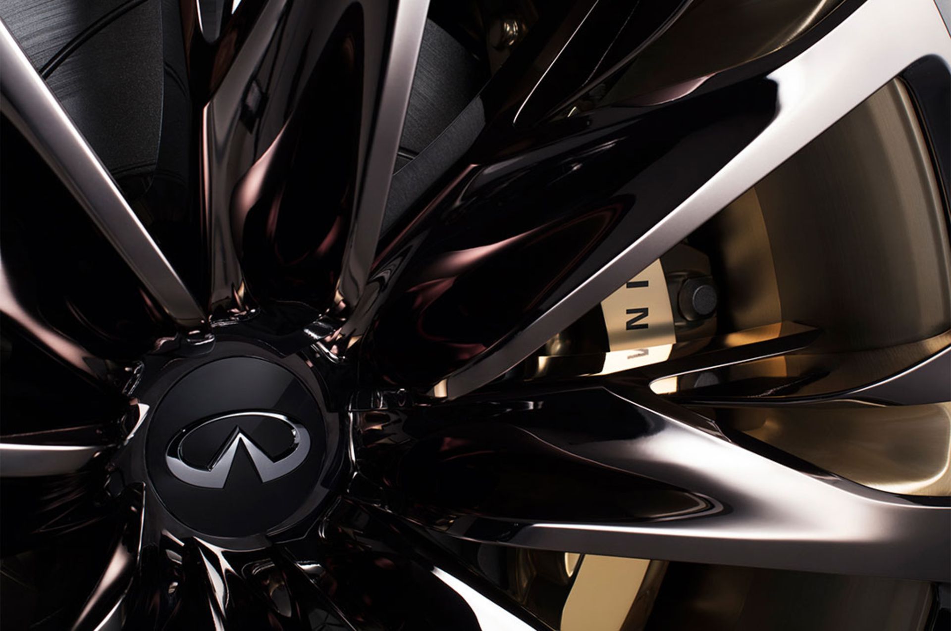 اینفینیتی QX80 مونوگراف