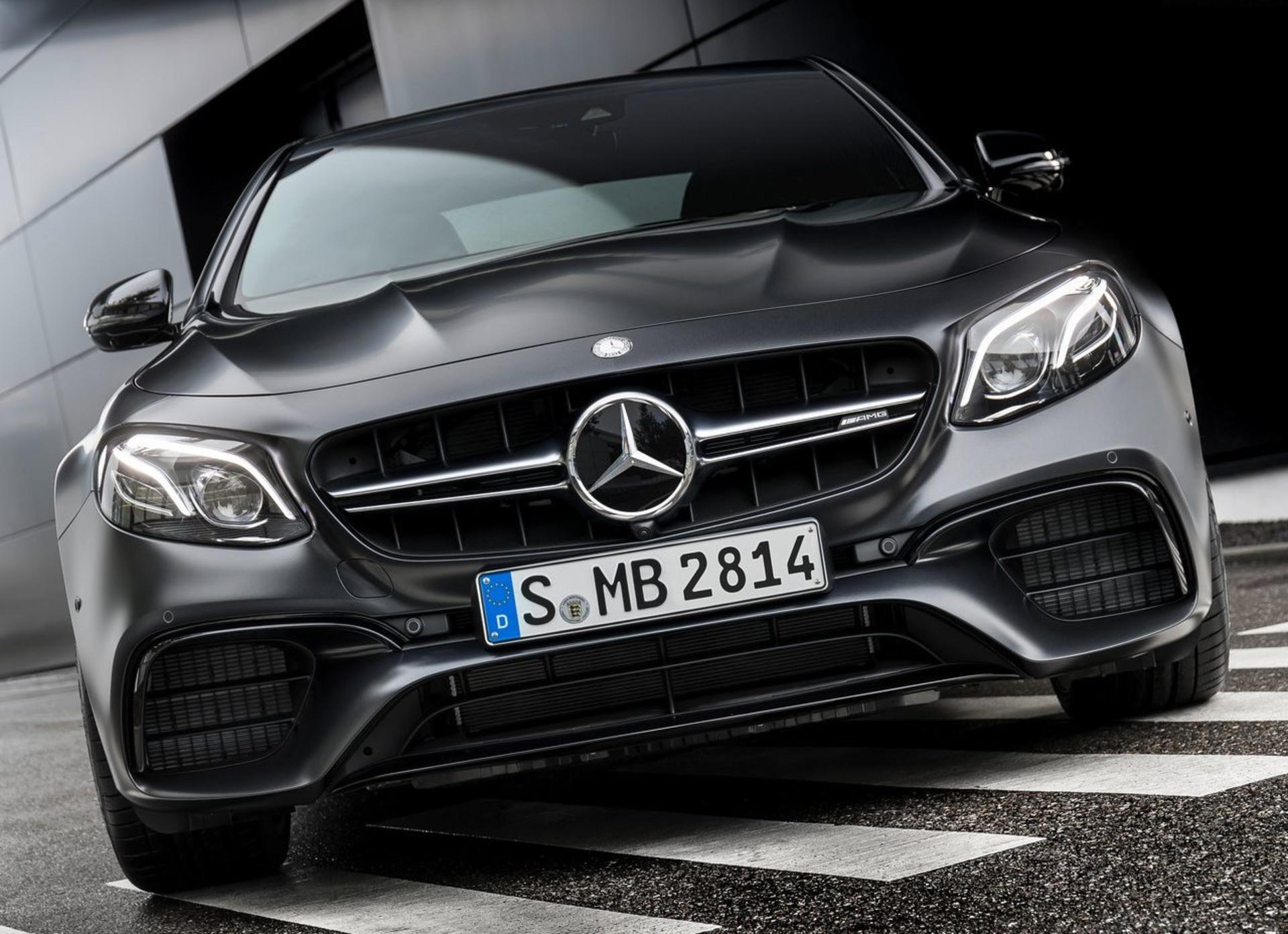 مرسدس  2017 Mercedes Benz AMG E63 S 