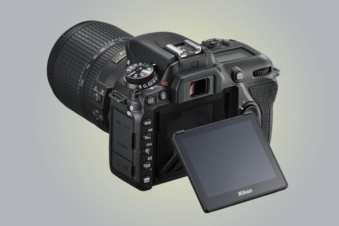 نیکون D7500