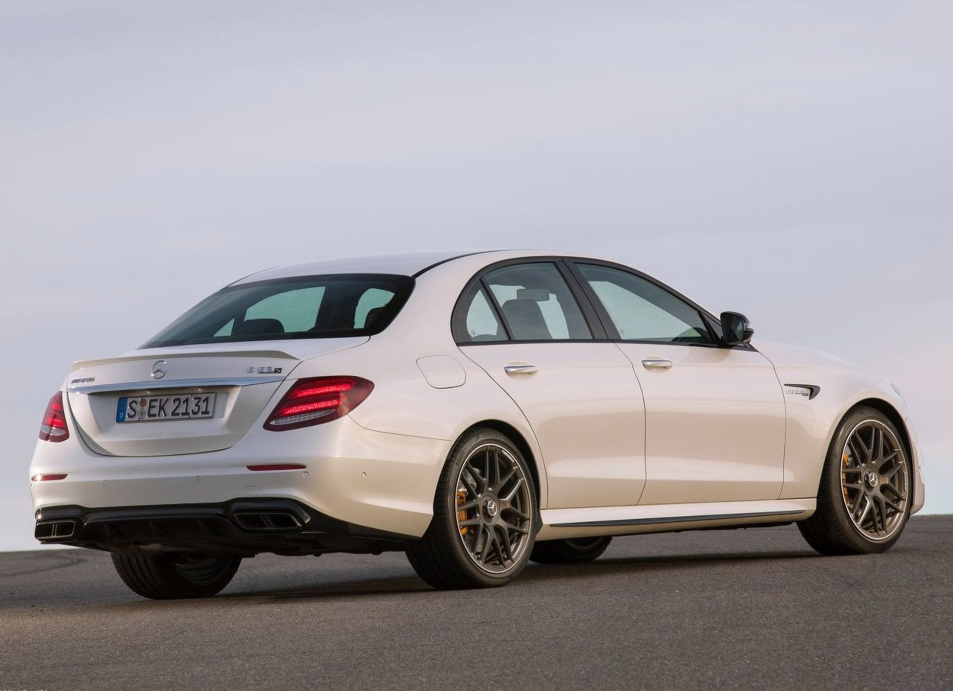 مرسدس  2017 Mercedes Benz AMG E63 S 