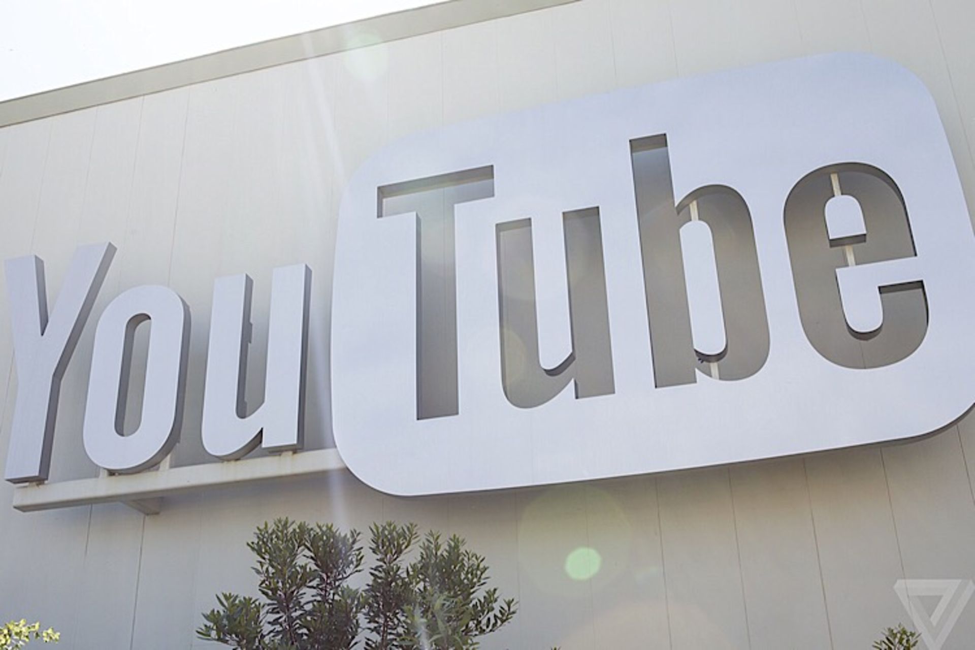 YouTube 
