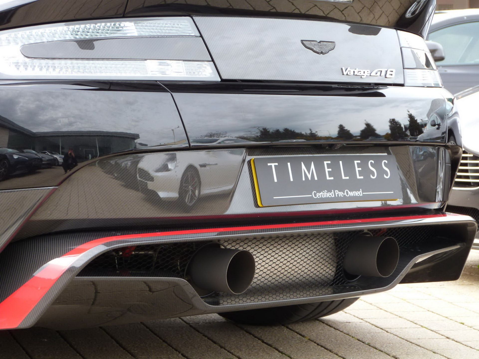 آستون مارتین ونتیج V8 GT8