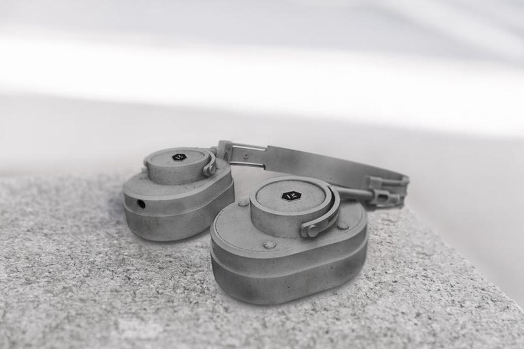 MASTER & DYNAMIC