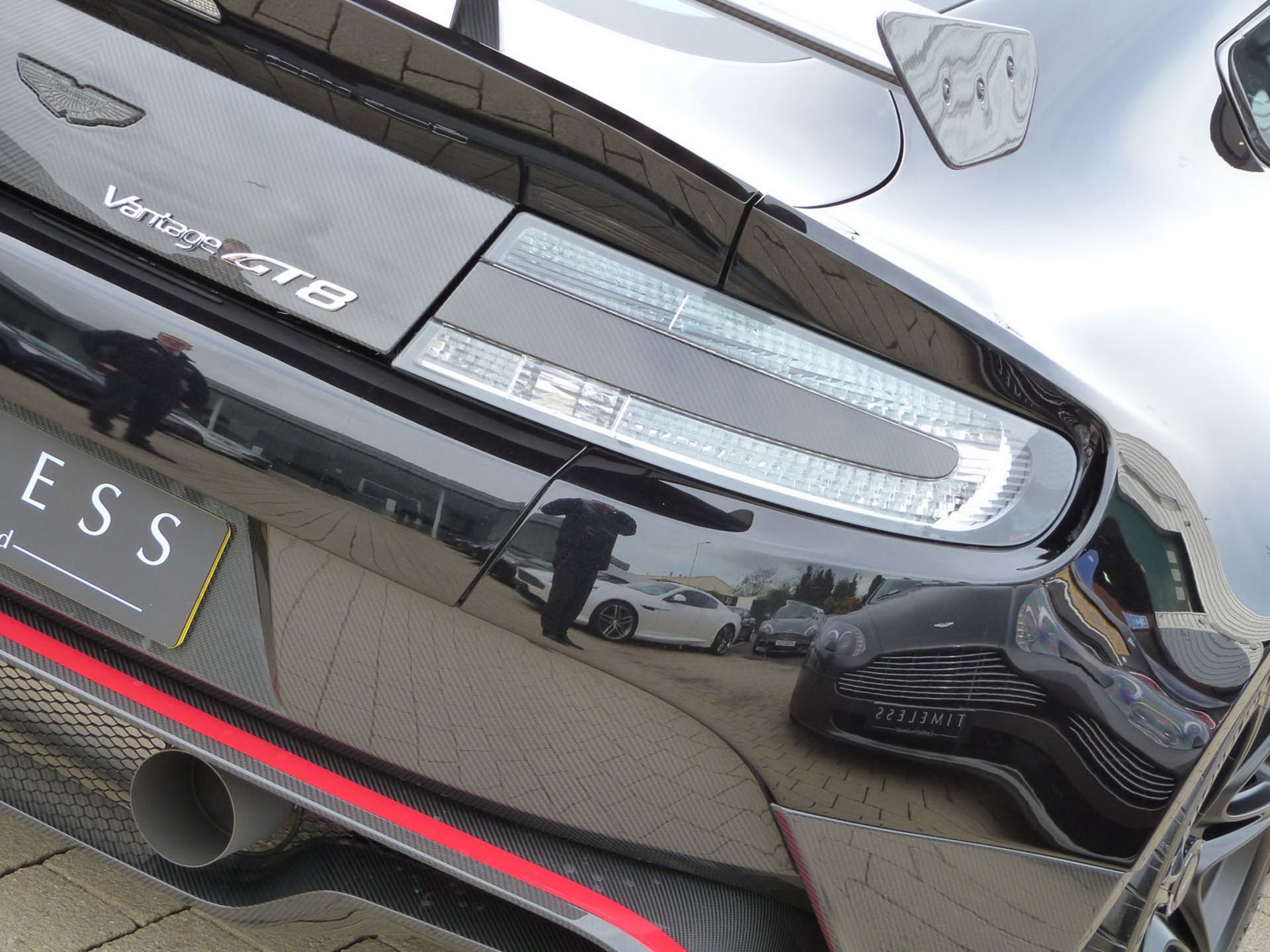 آستون مارتین ونتیج V8 GT8