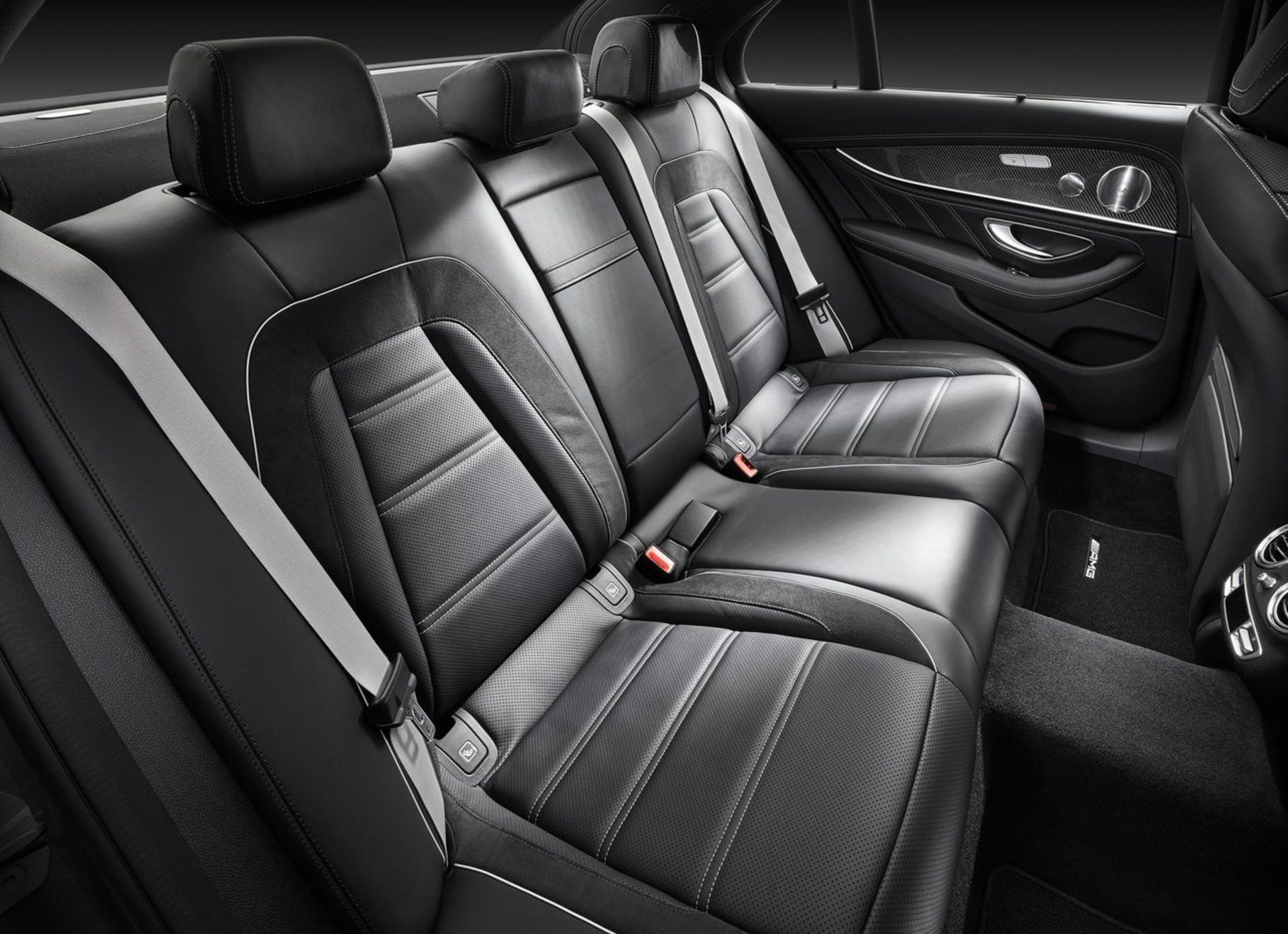 مرسدس  2017 Mercedes Benz AMG E63 S 