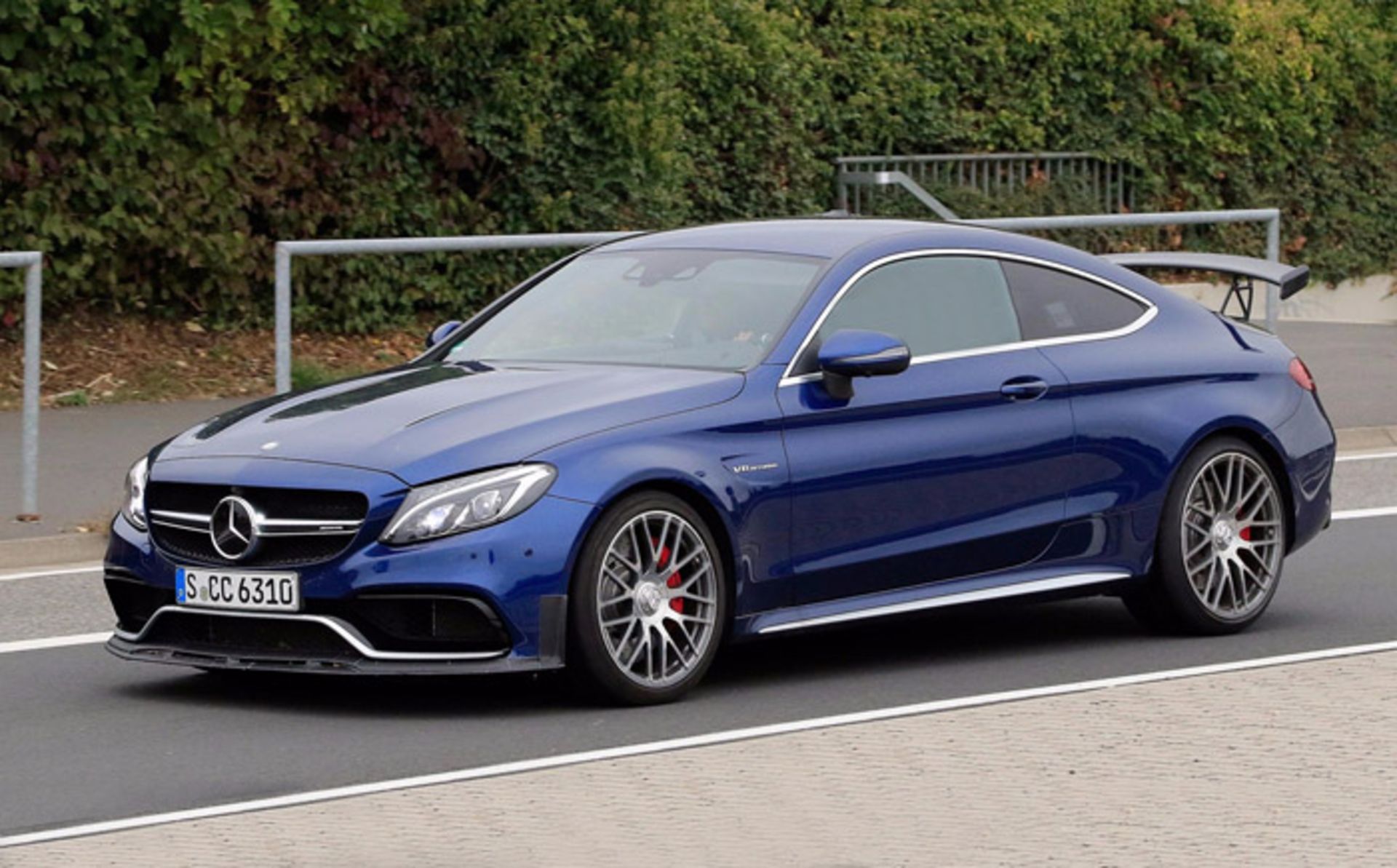 مرسدس AMG C63 R