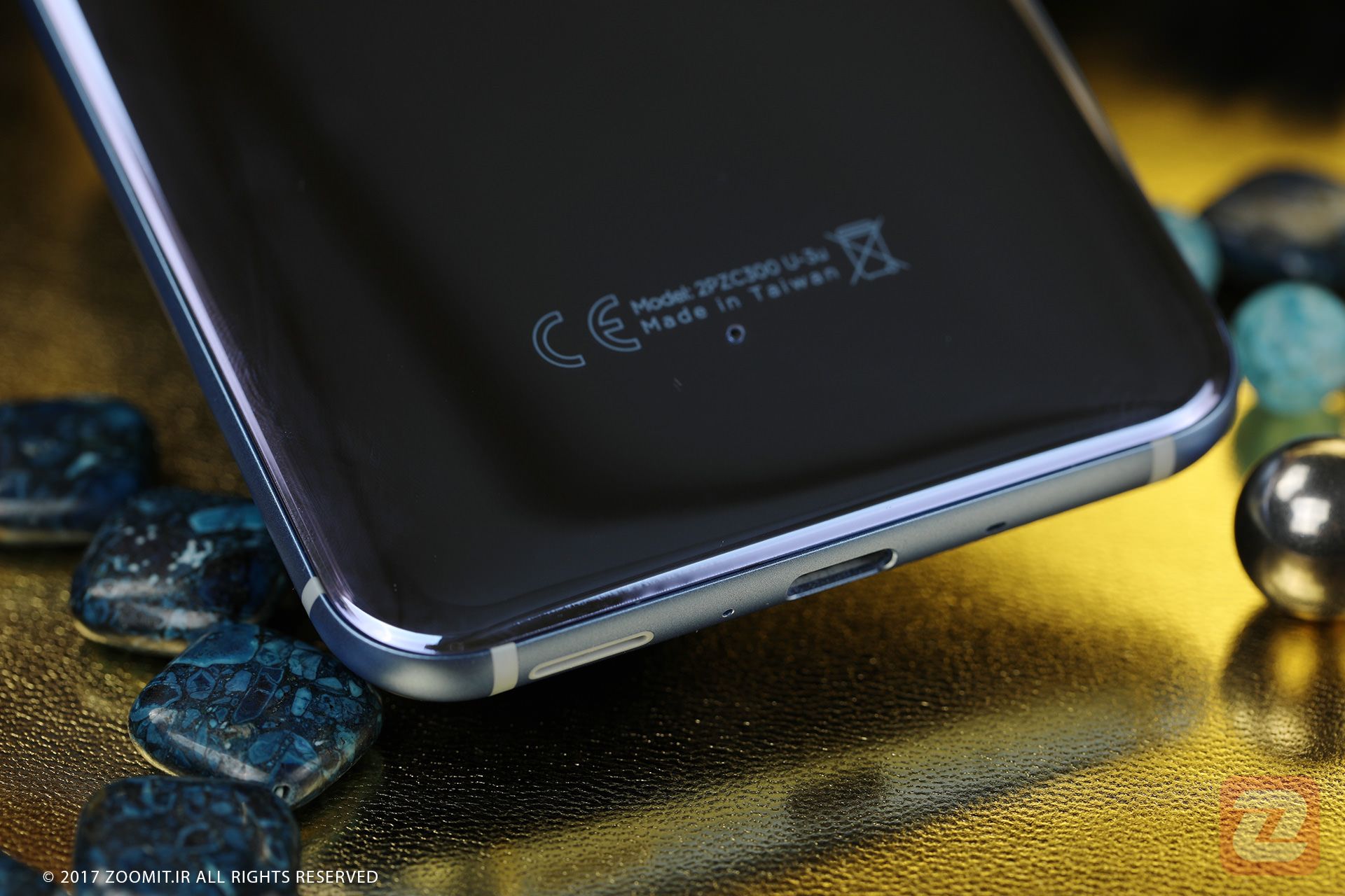 اچ تی سی یو 11 / HTC U11