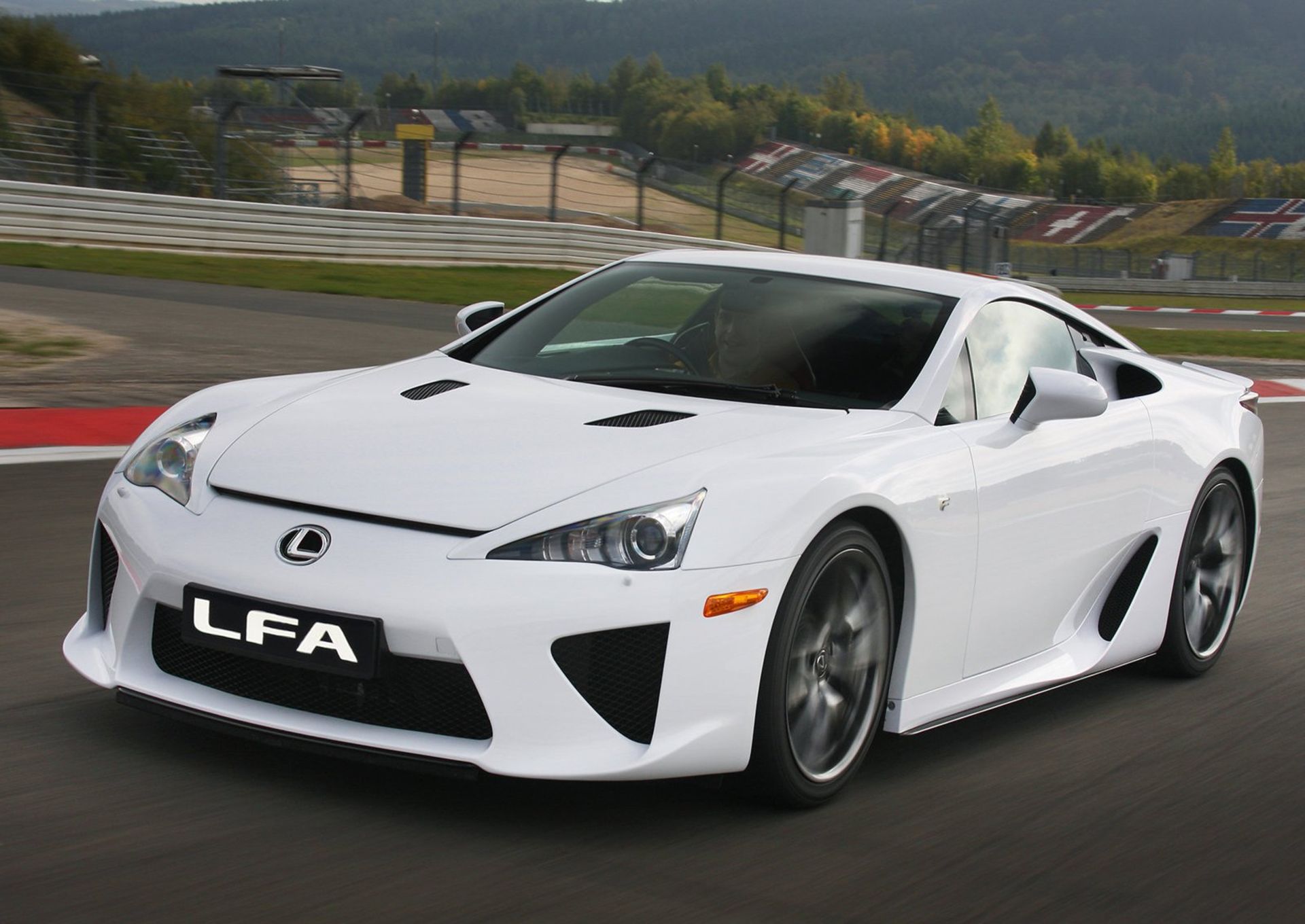 Lexus-LFA-2011