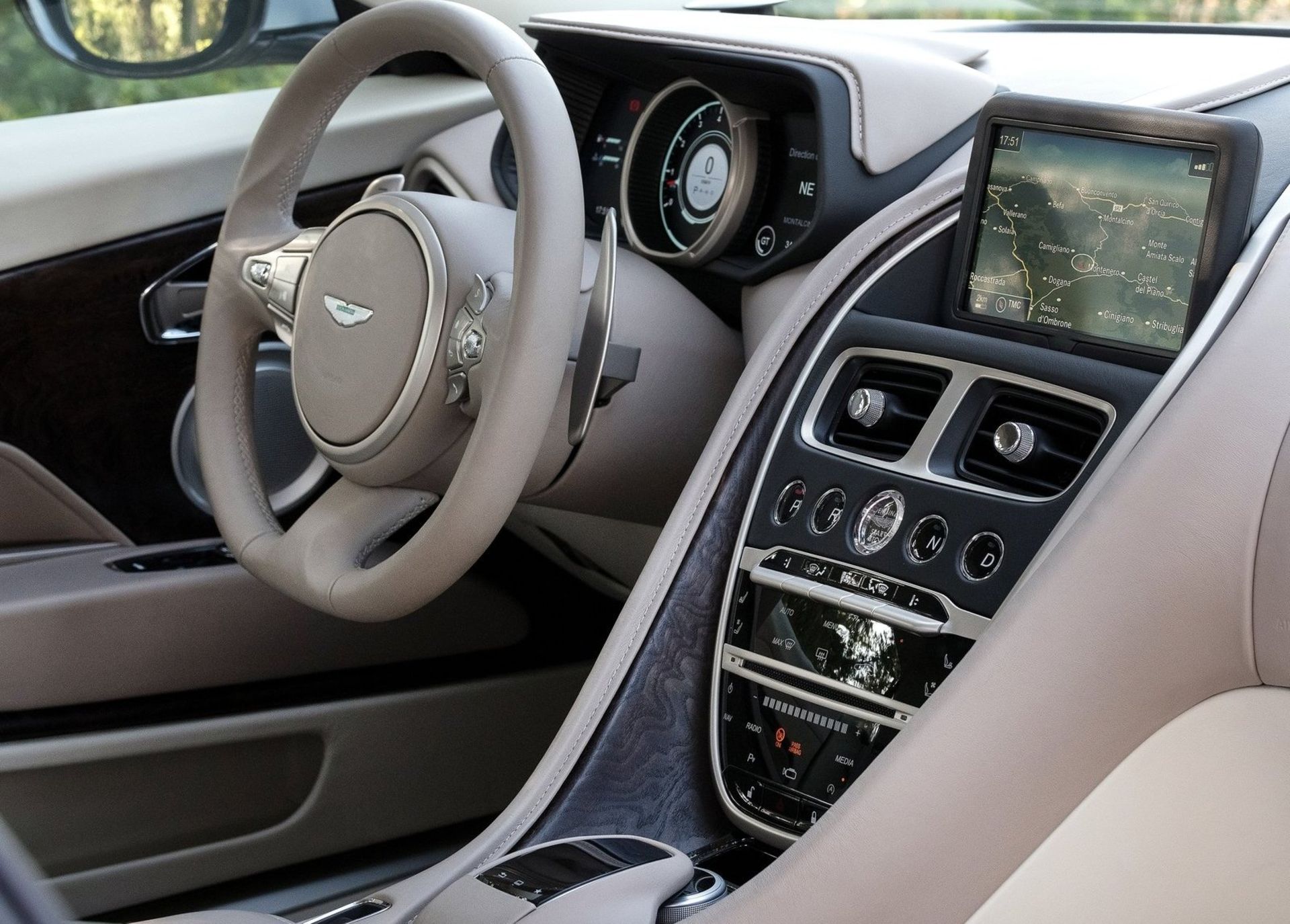 استون مارتین Aston martin DB11