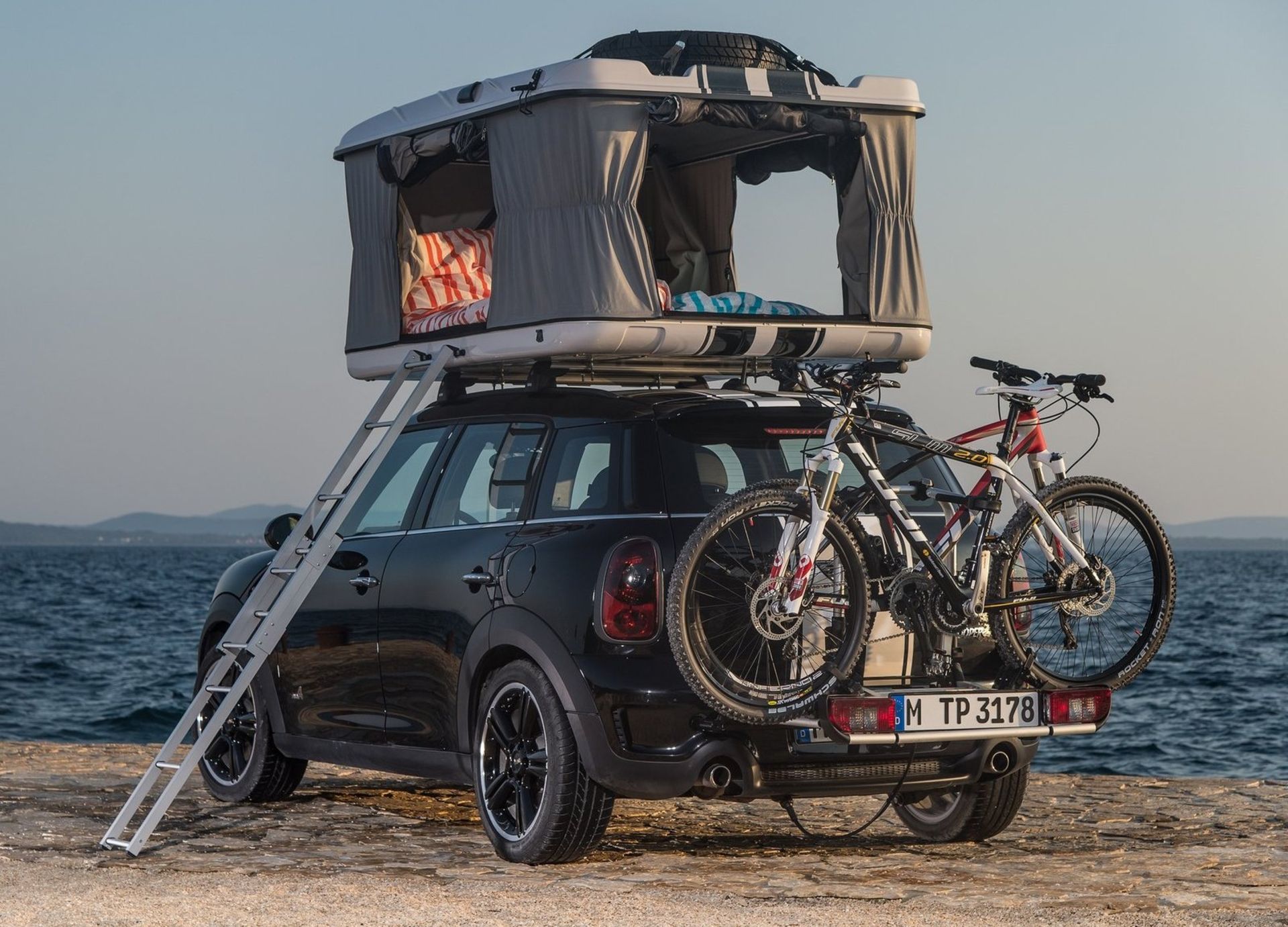 مینی کانتریمن با چادر مسافرتی