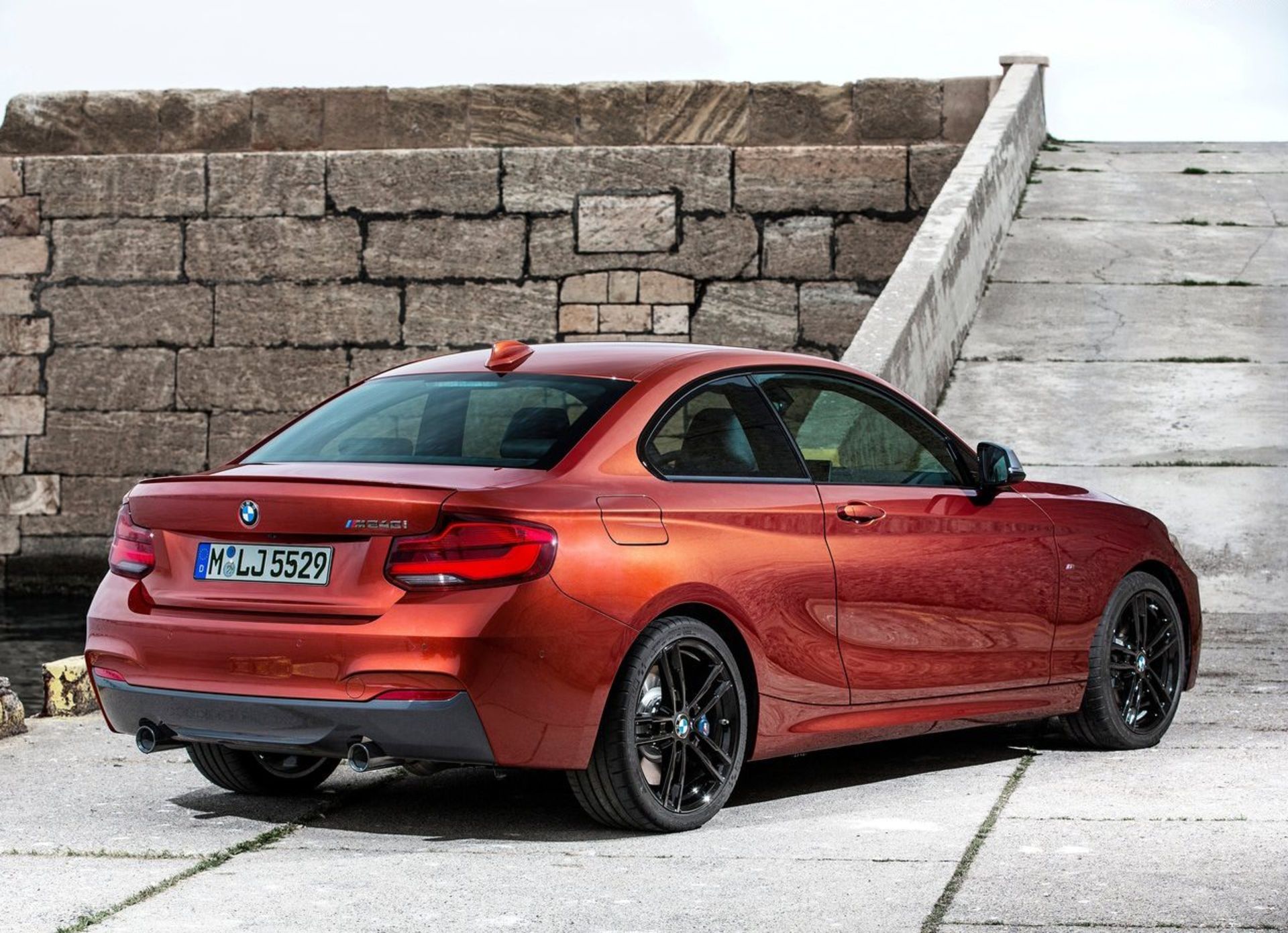 BMW-M240i_Coupe-2018