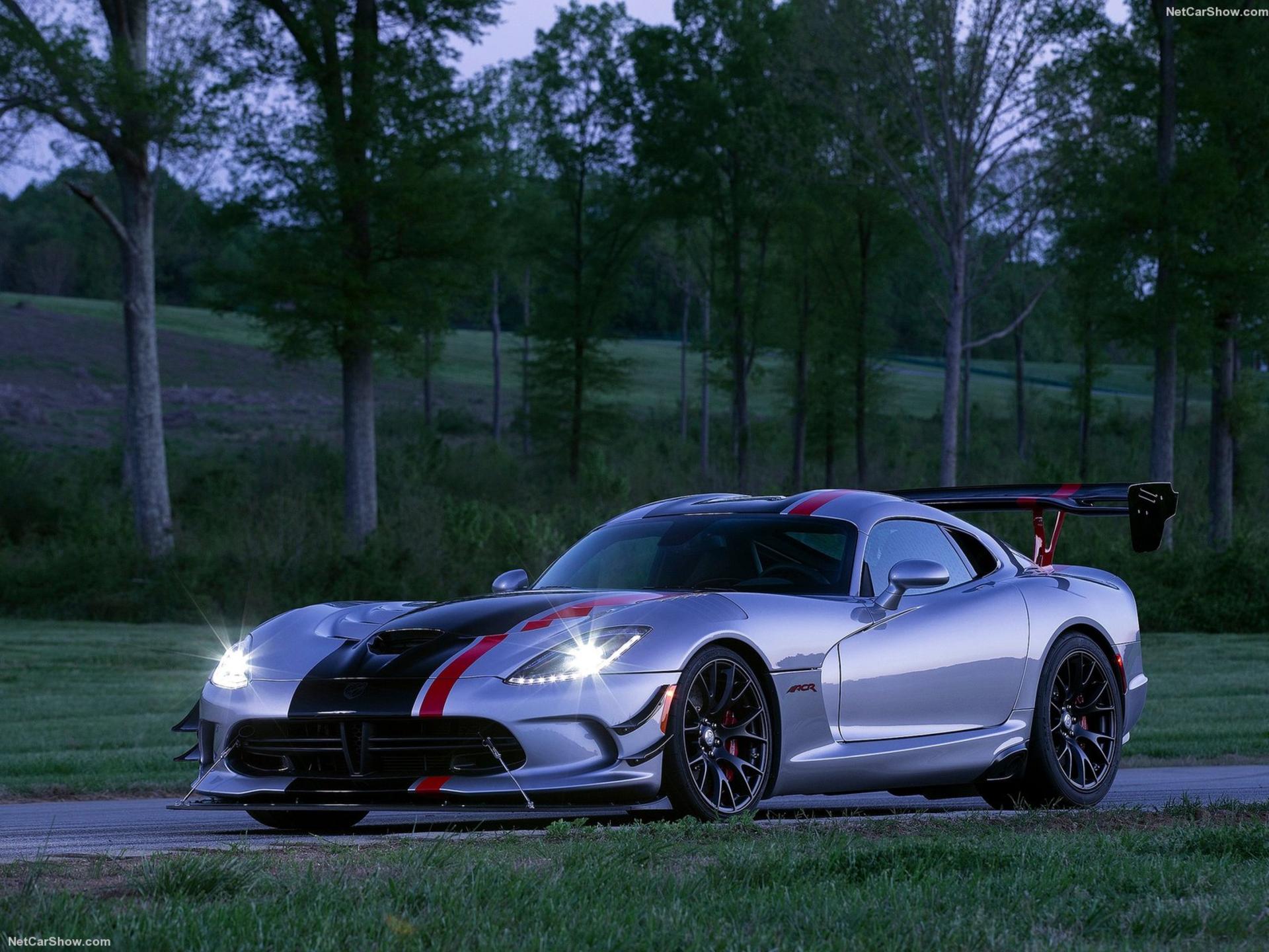 دوج وایپر  Dodge-SRT_Viper-2013