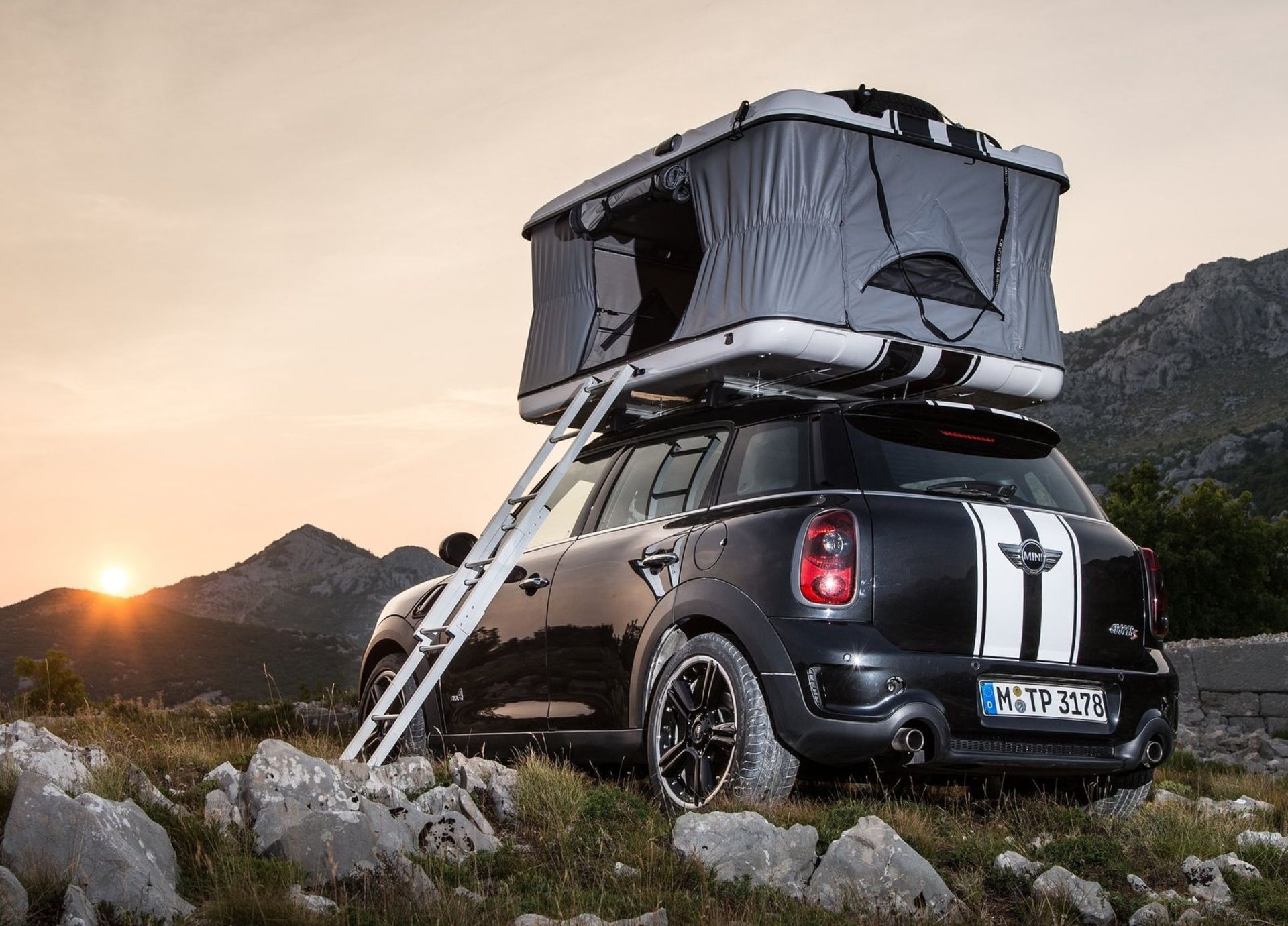 مینی کانتریمن با چادر مسافرتی