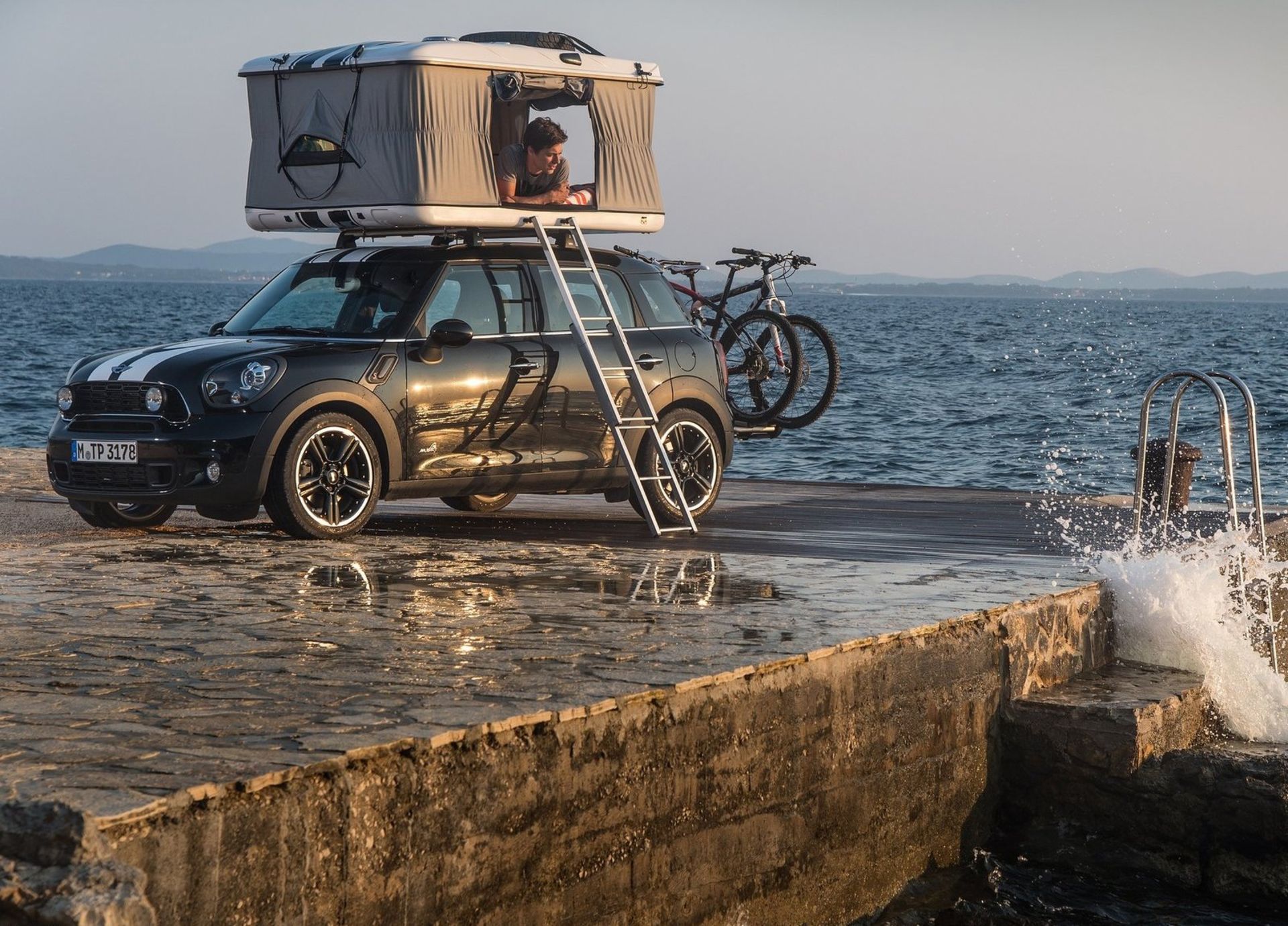 مینی کانتریمن با چادر مسافرتی