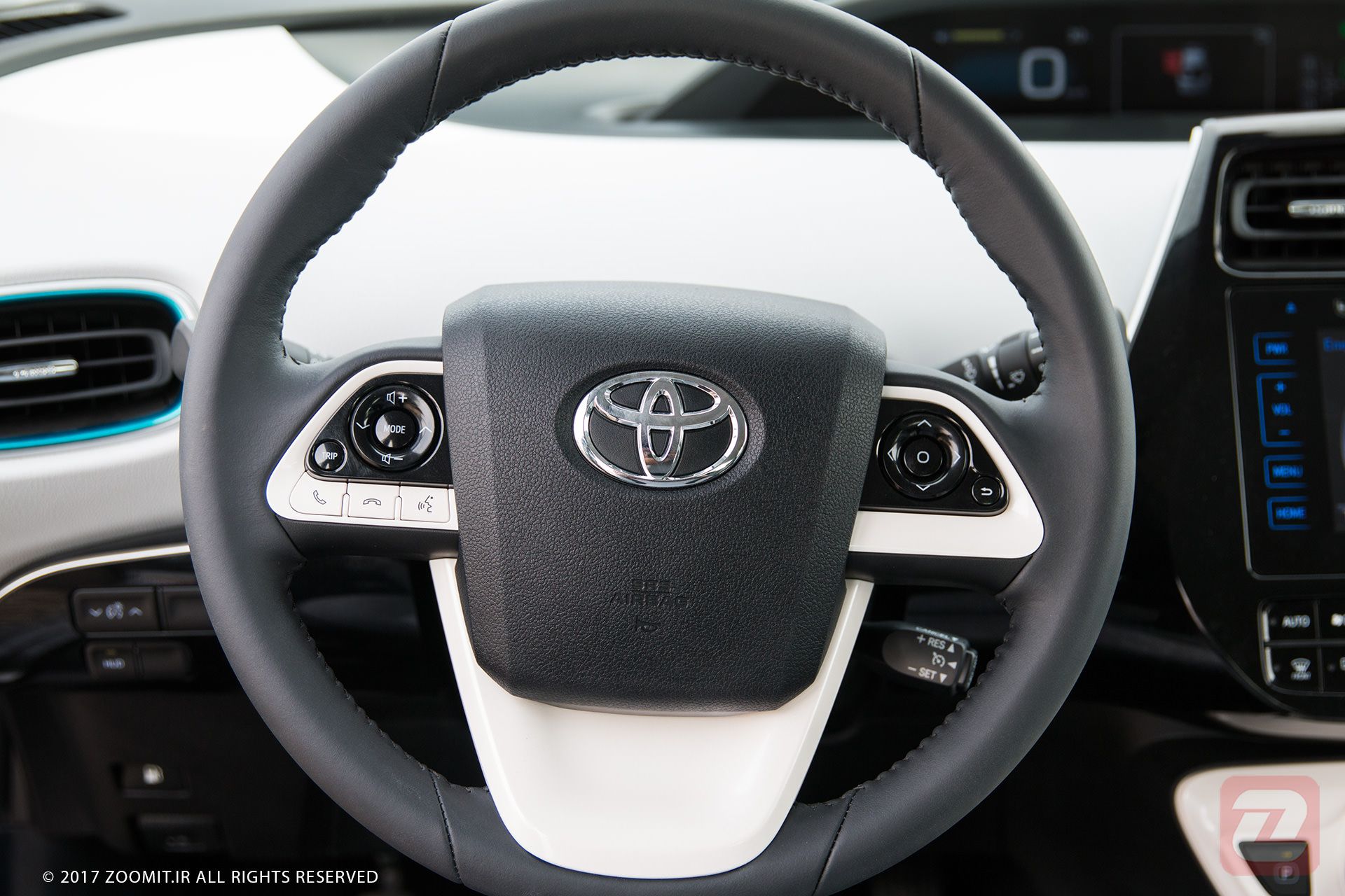 تویوتا پریوس 2017 / TOYOTA PRIUS 2017