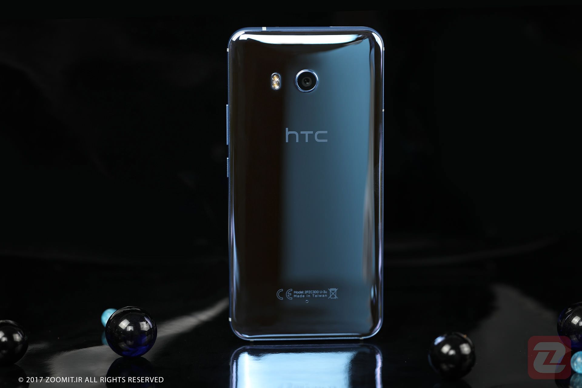 اچ تی سی یو 11 / HTC U11 از نمای پشت رنگ مشکی