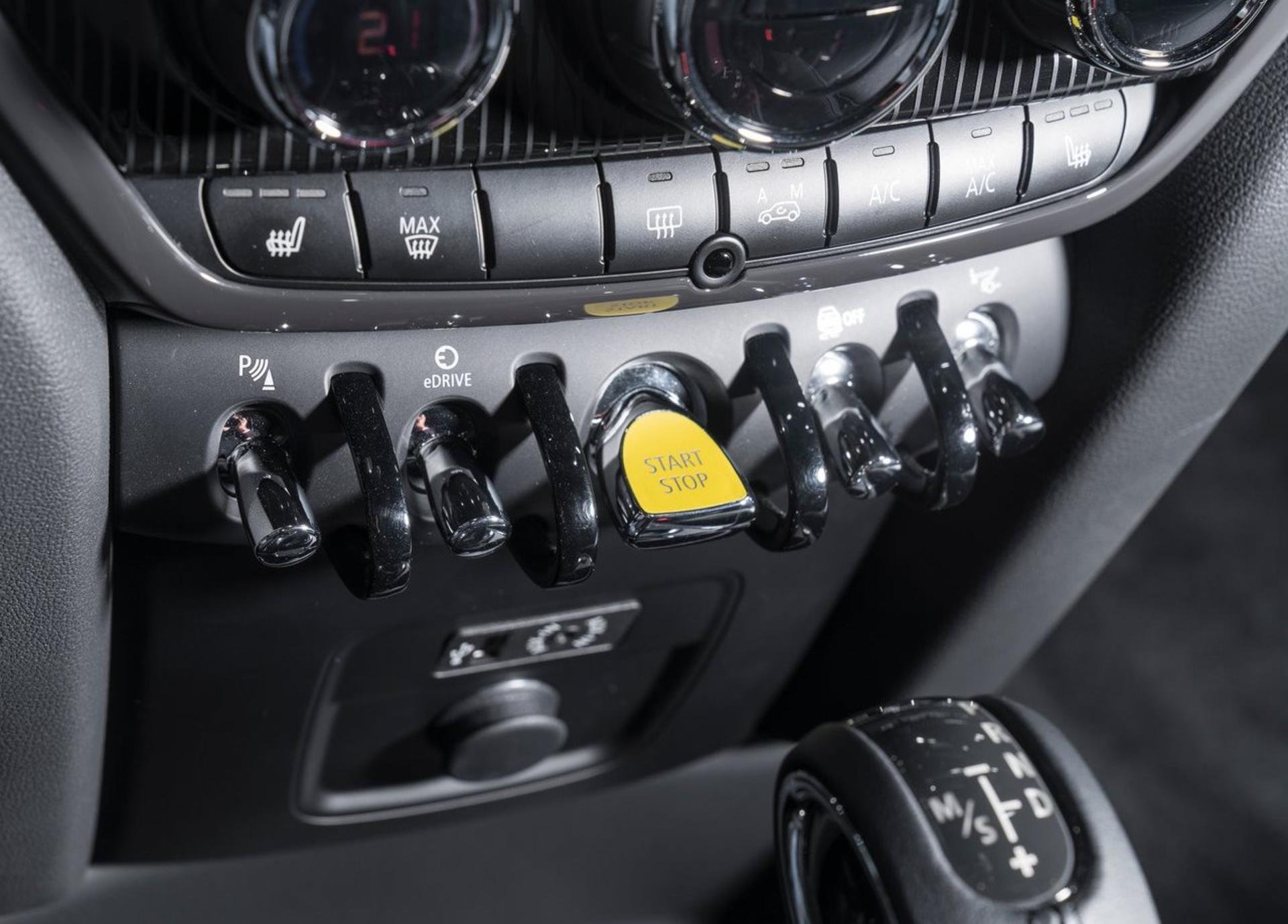مینی کانتریمن پلاگین Mini Countryman Plug-in Hybrid 2017