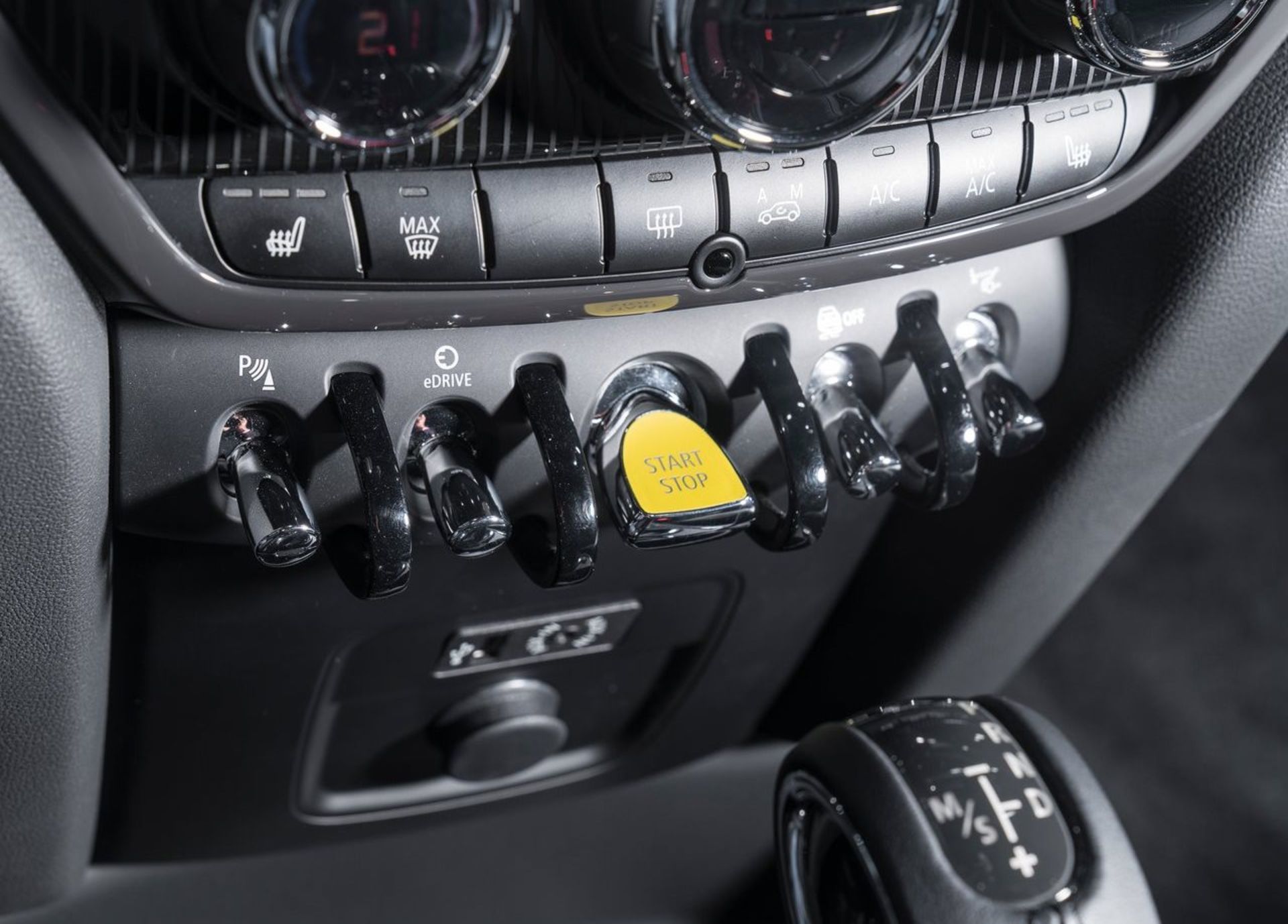 مینی کانتریمن پلاگین Mini Countryman Plug-in Hybrid 2017