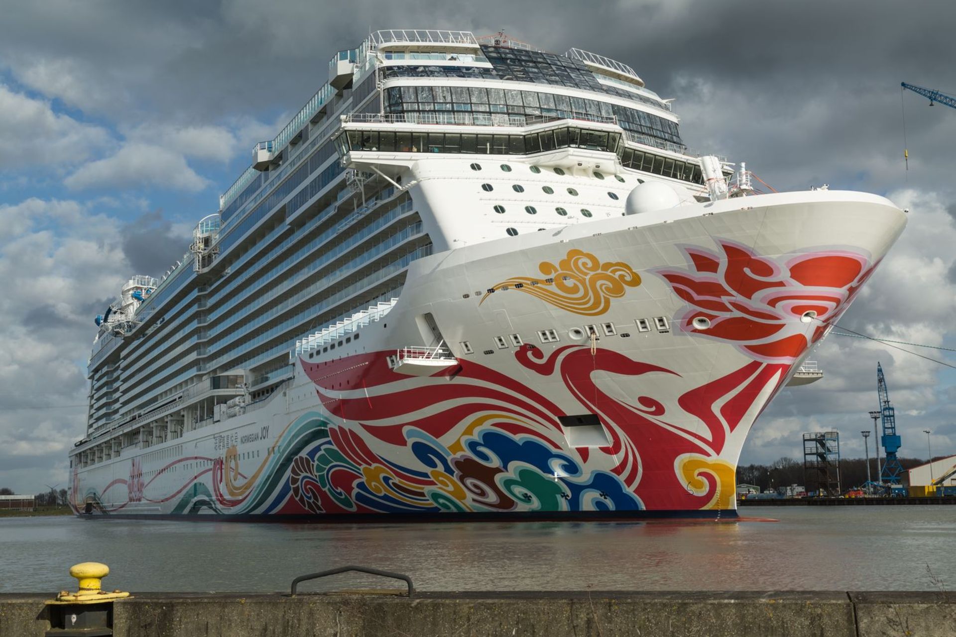 کشتی کروز با پیست رانندگی