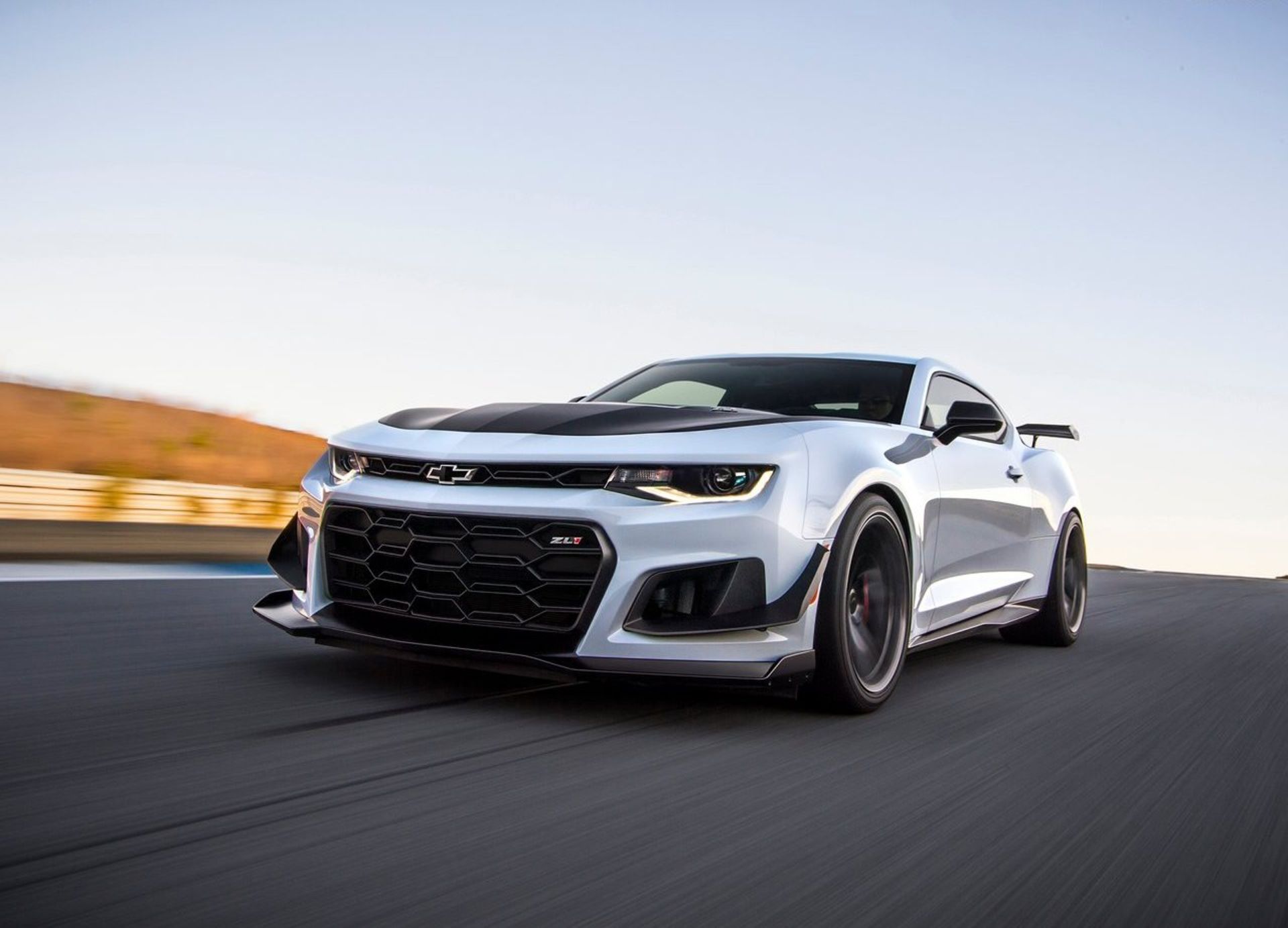 کامارو  Chevrolet camaro Zl1 2017