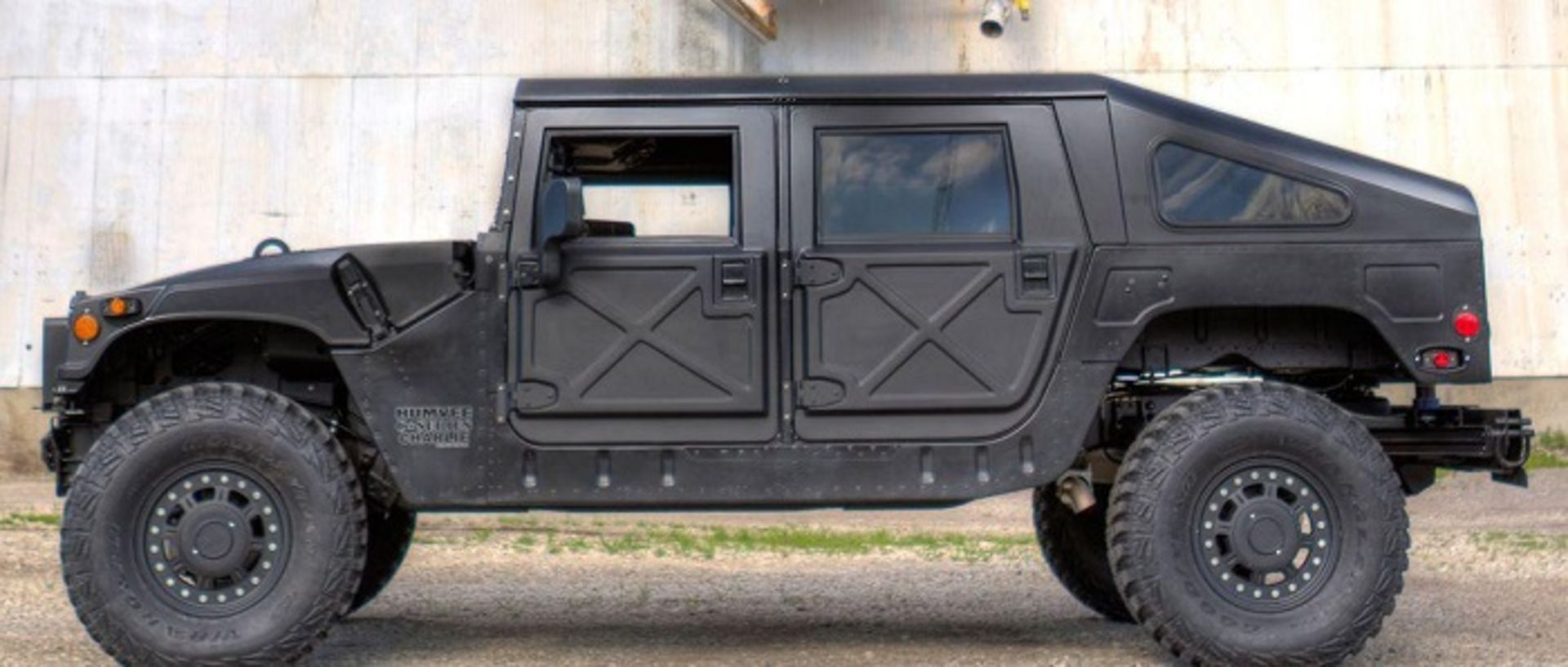 hummer h1 side