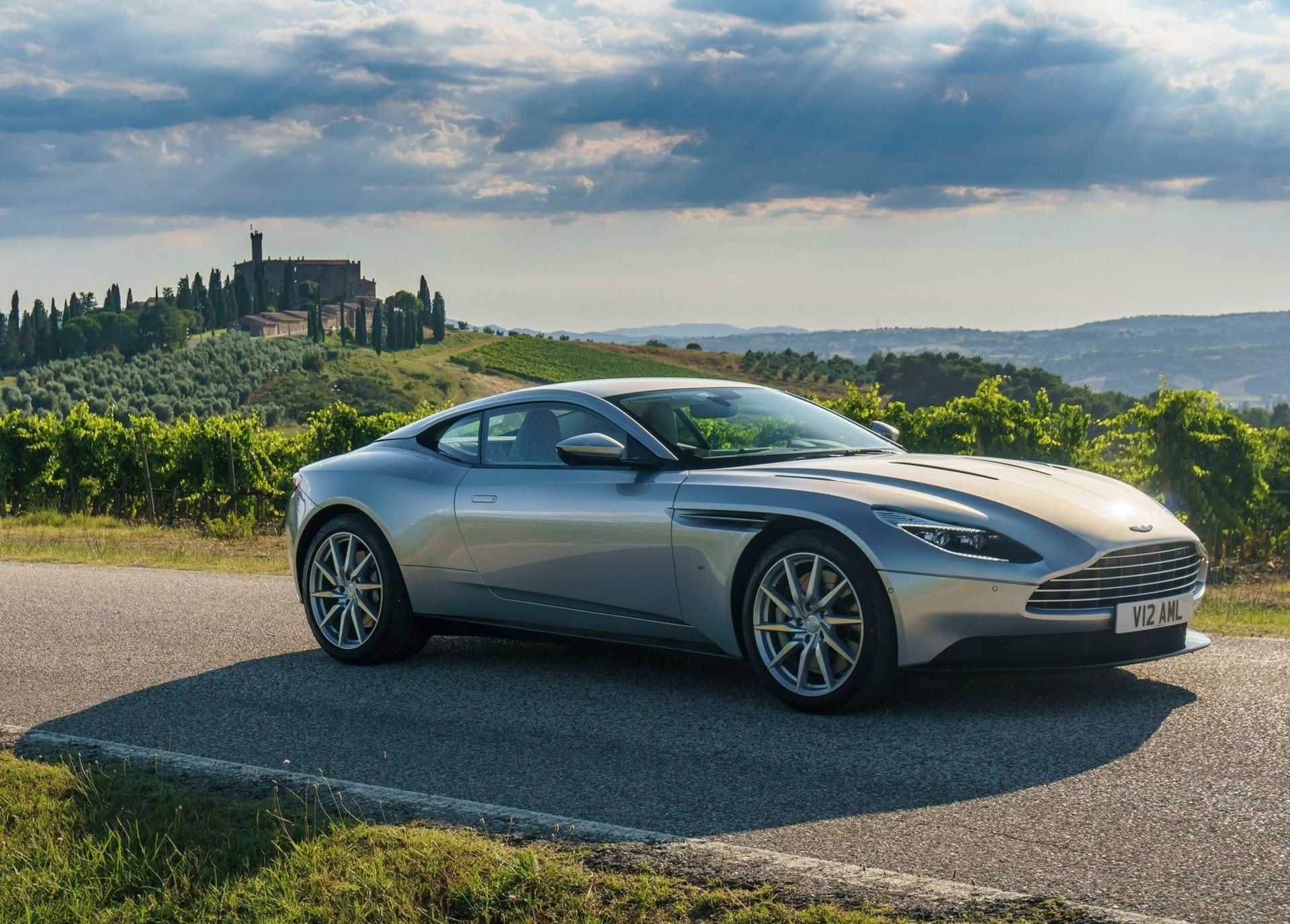 استون مارتین Aston martin DB11