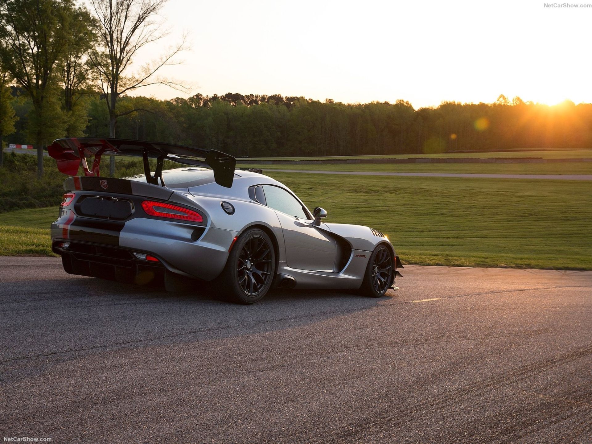 دوج وایپر  Dodge-SRT_Viper-2013