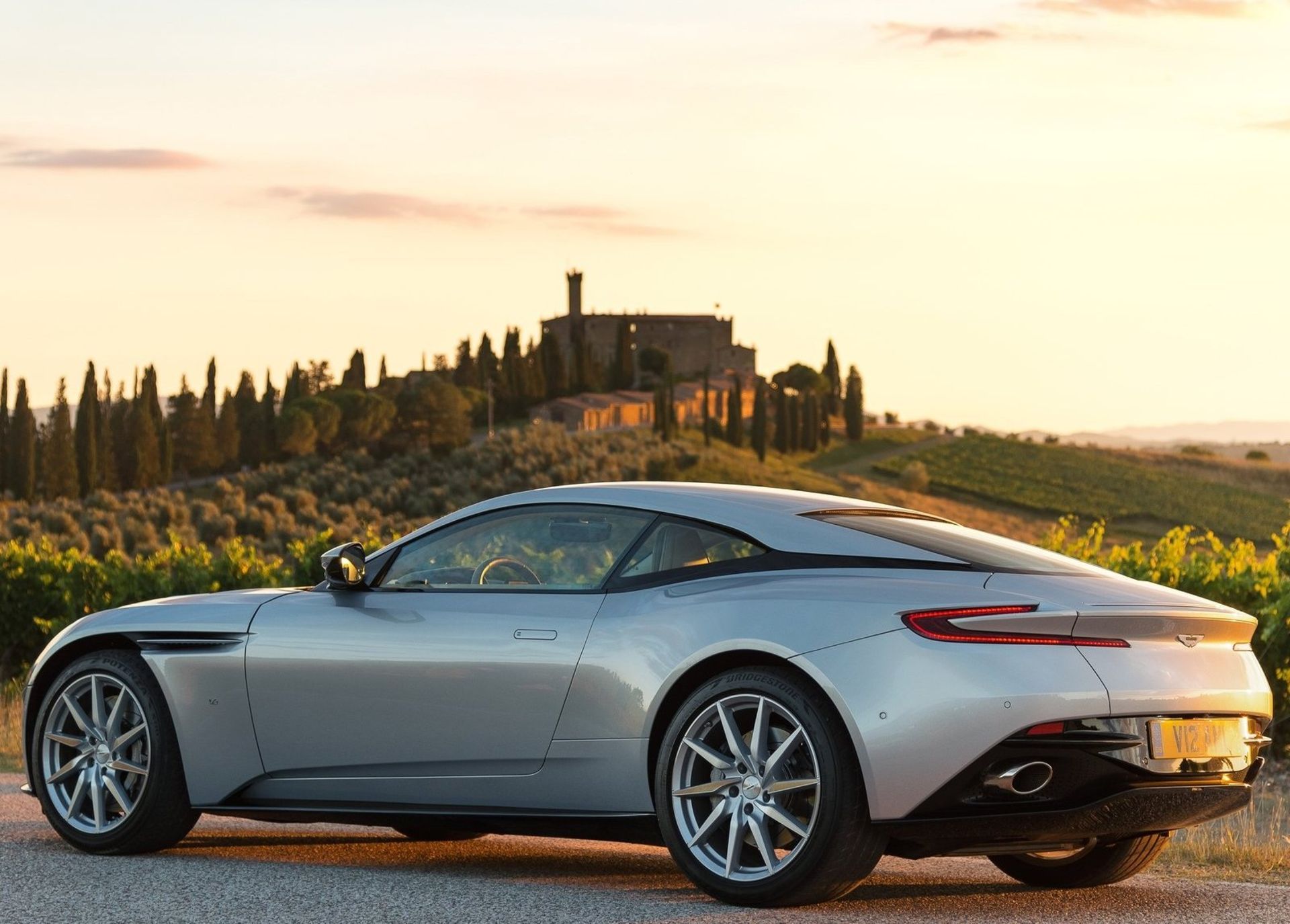 استون مارتین Aston martin DB11