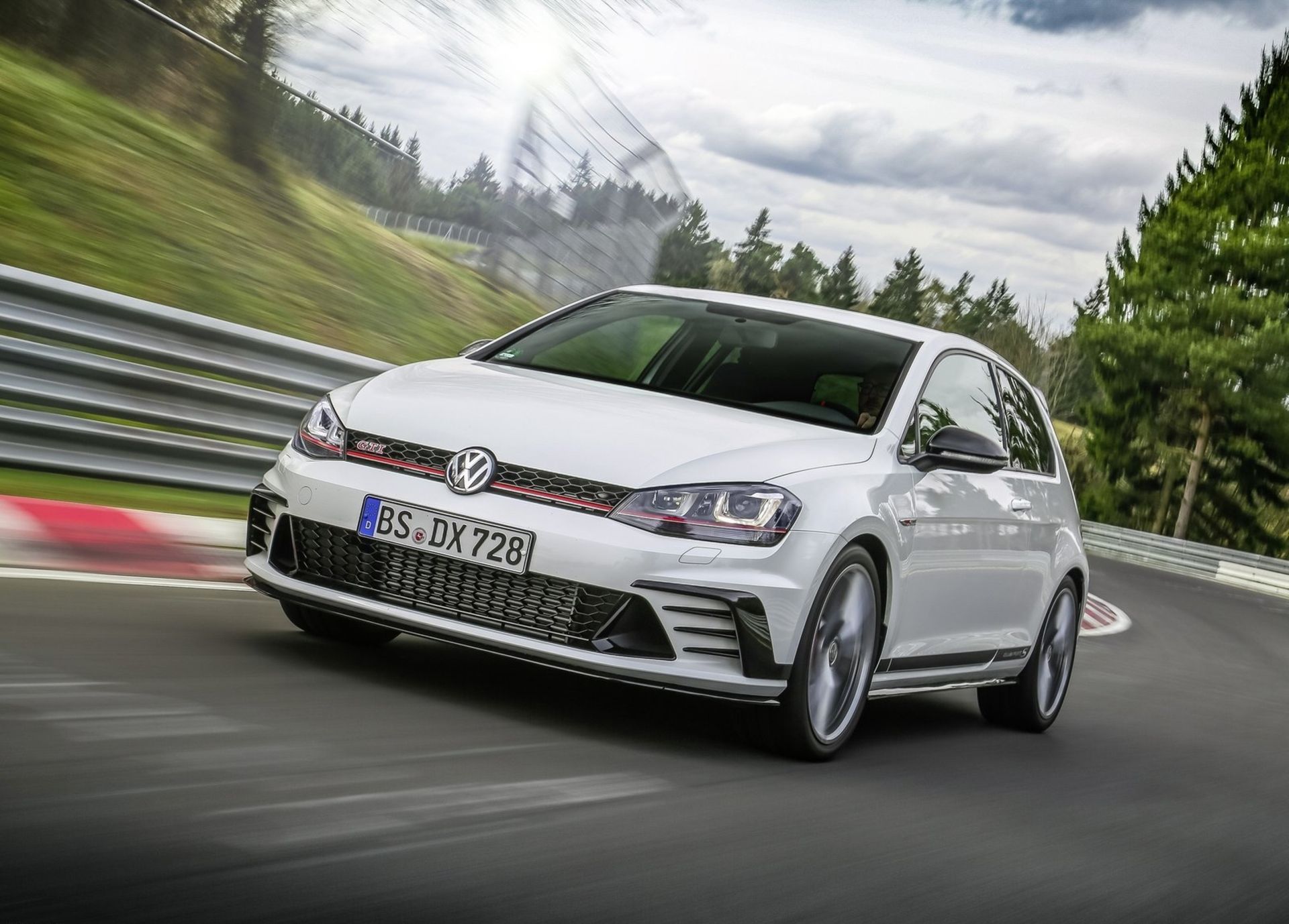 فولکس گلف 2016 Volkswagen-Golf_GTI_Clubsport_S