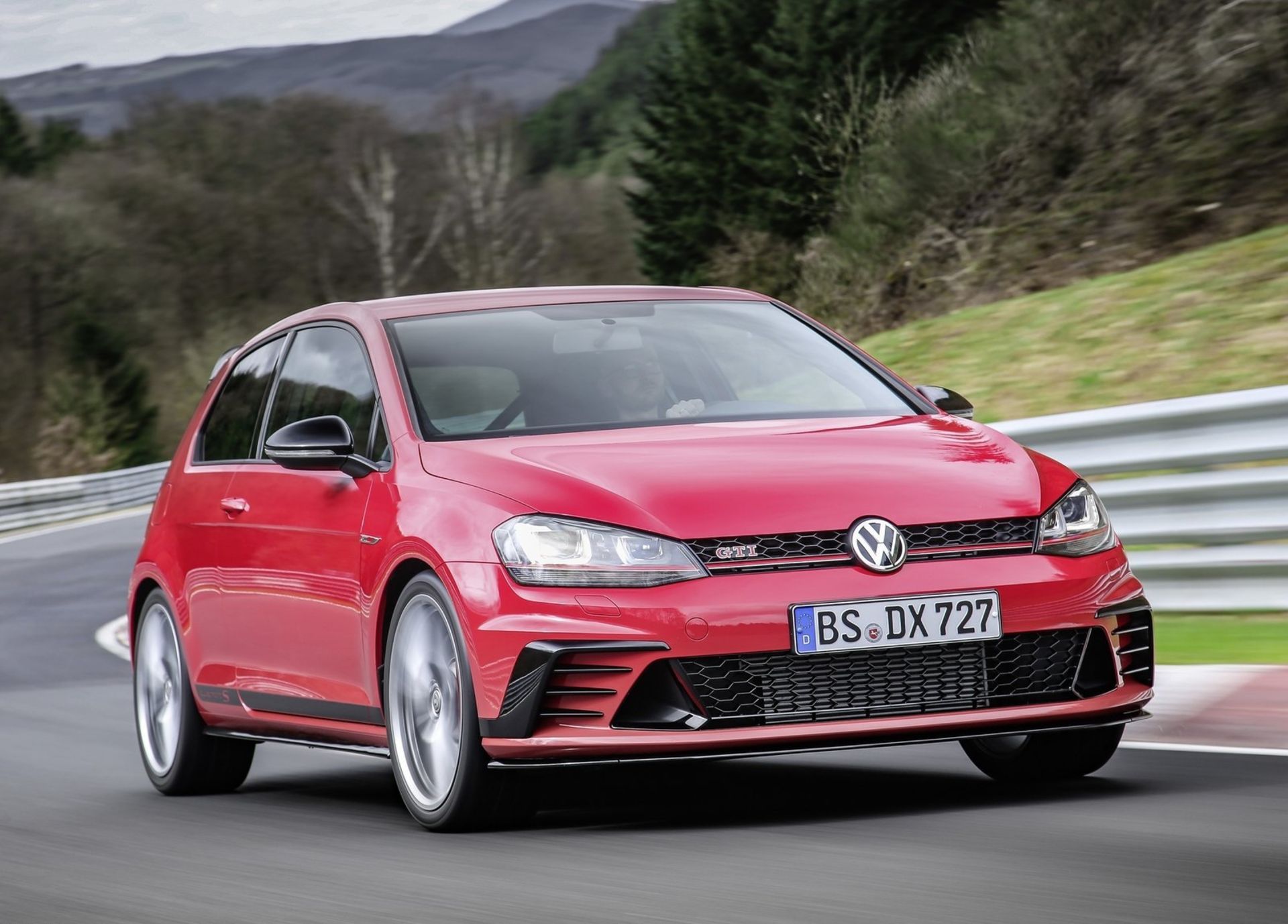 فولکس گلف 2016 Volkswagen-Golf_GTI_Clubsport_S