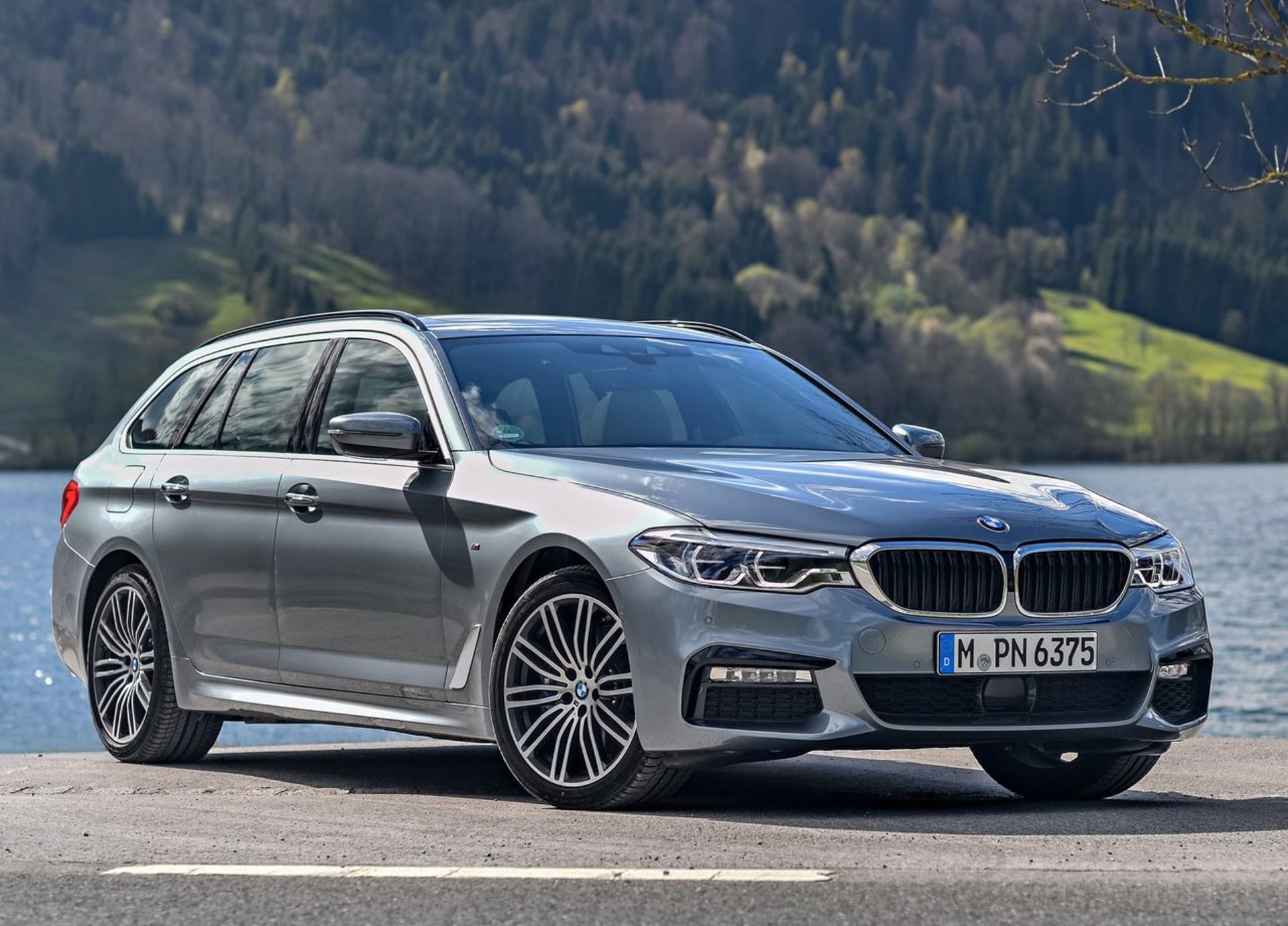 سری 5 استیشن BMW 5-Series Touring 2018