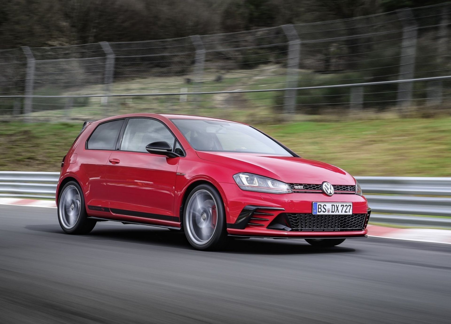 فولکس گلف 2016 Volkswagen-Golf_GTI_Clubsport_S
