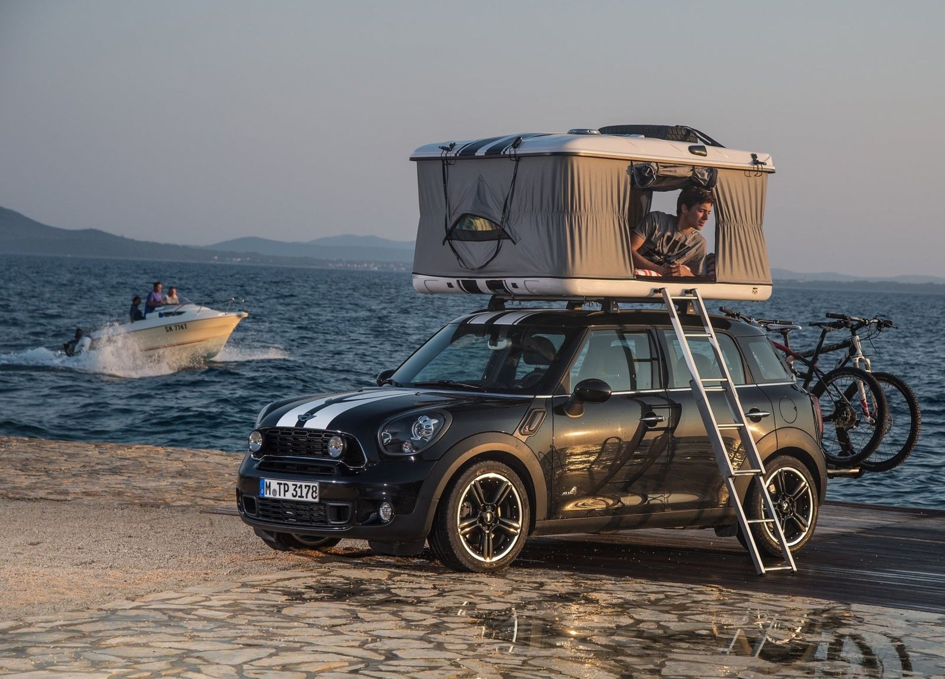 مینی کانتریمن با چادر مسافرتی