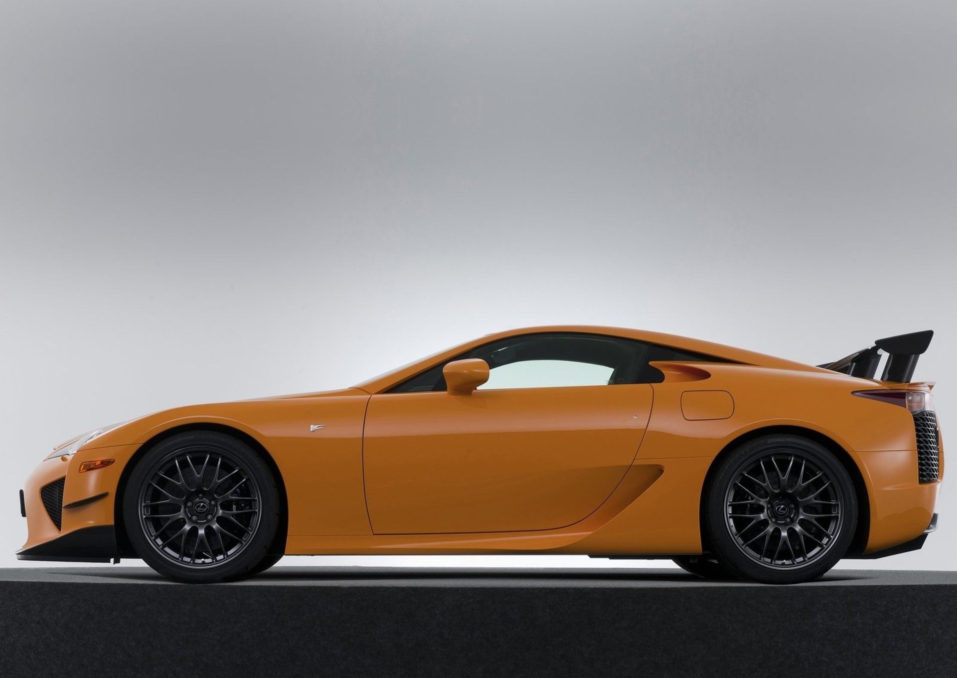 Lexus-LFA-2011