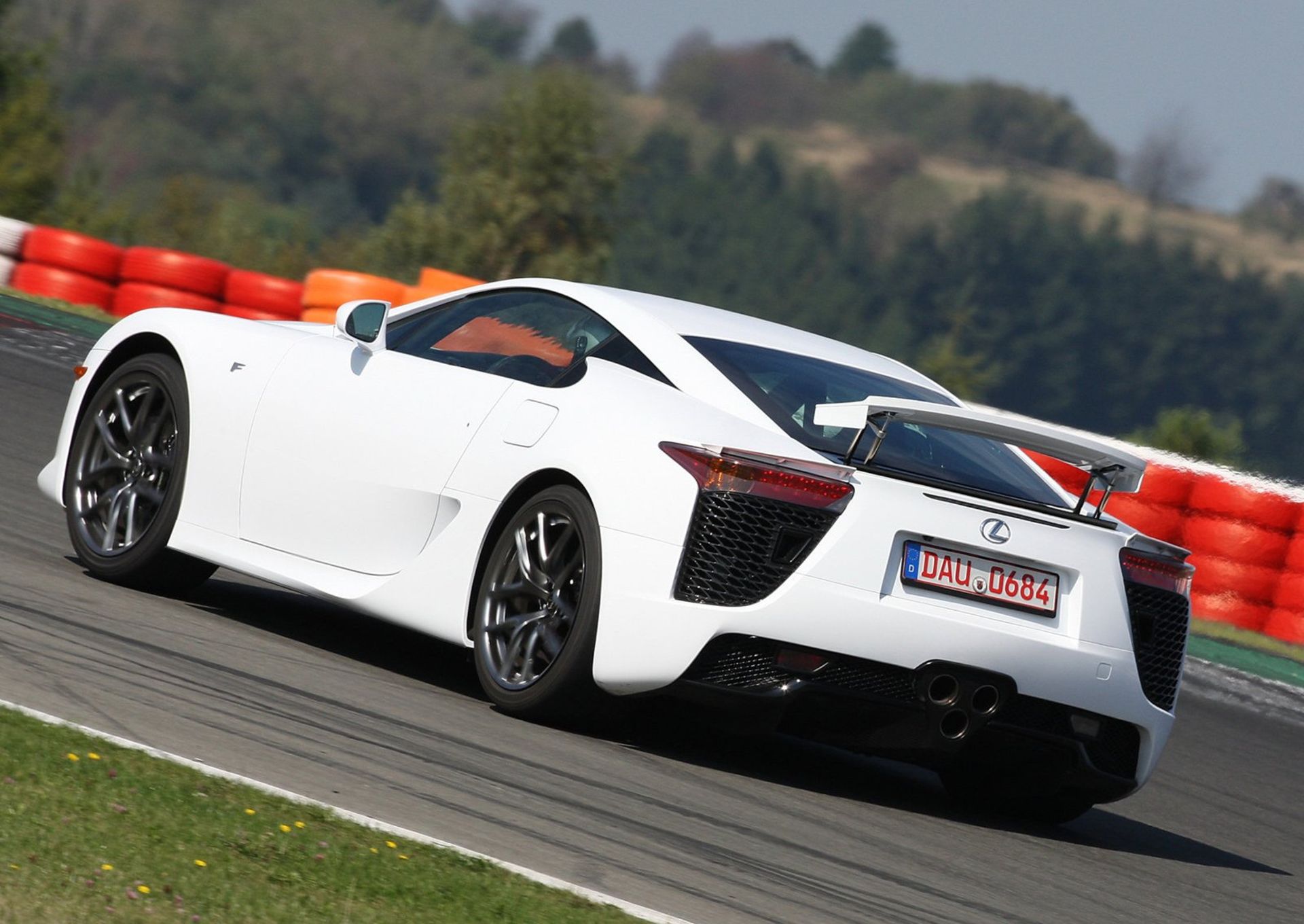 Lexus-LFA-2011