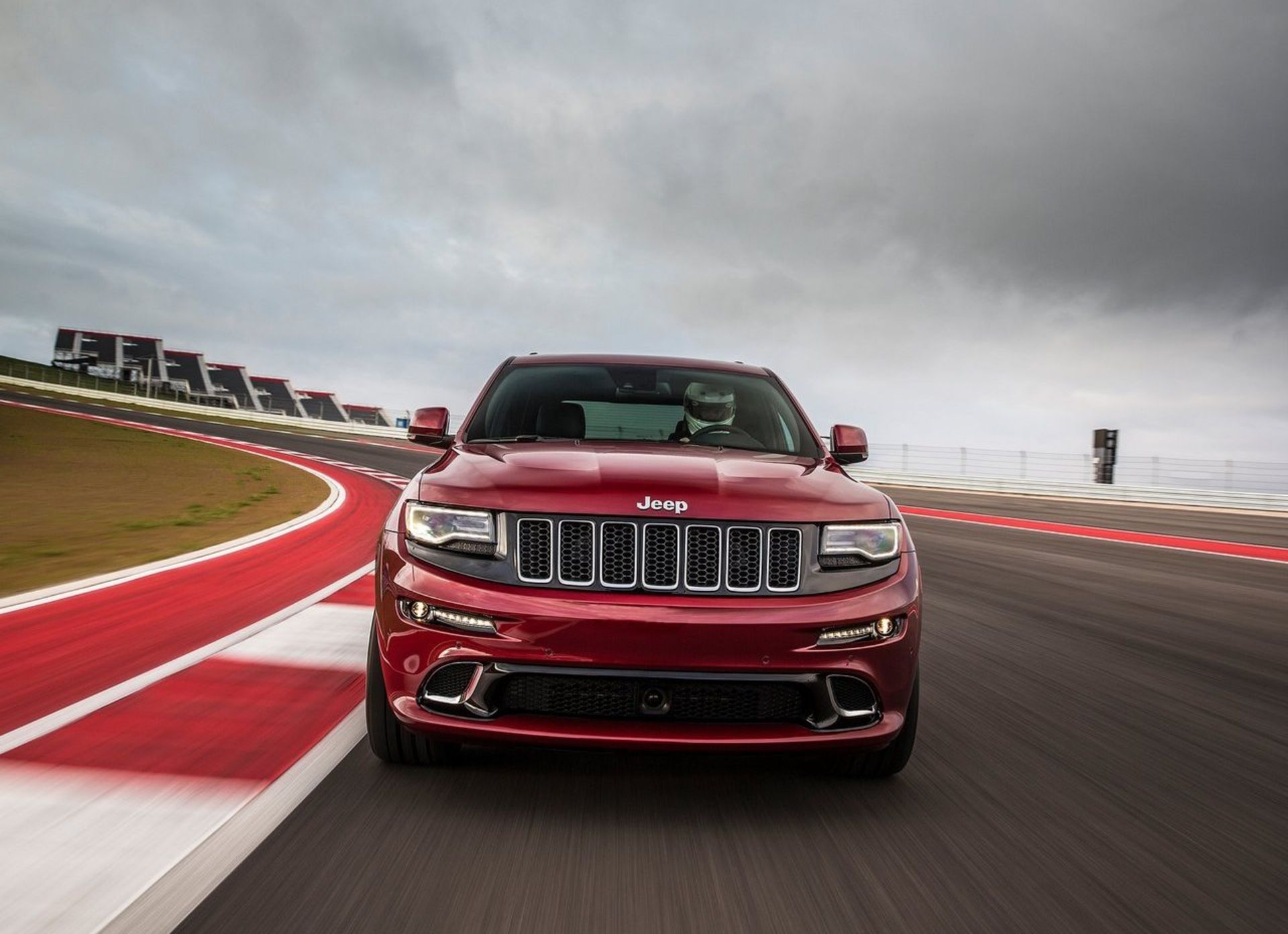 جیپ گرند چروکیJeep grand chrokee SRT