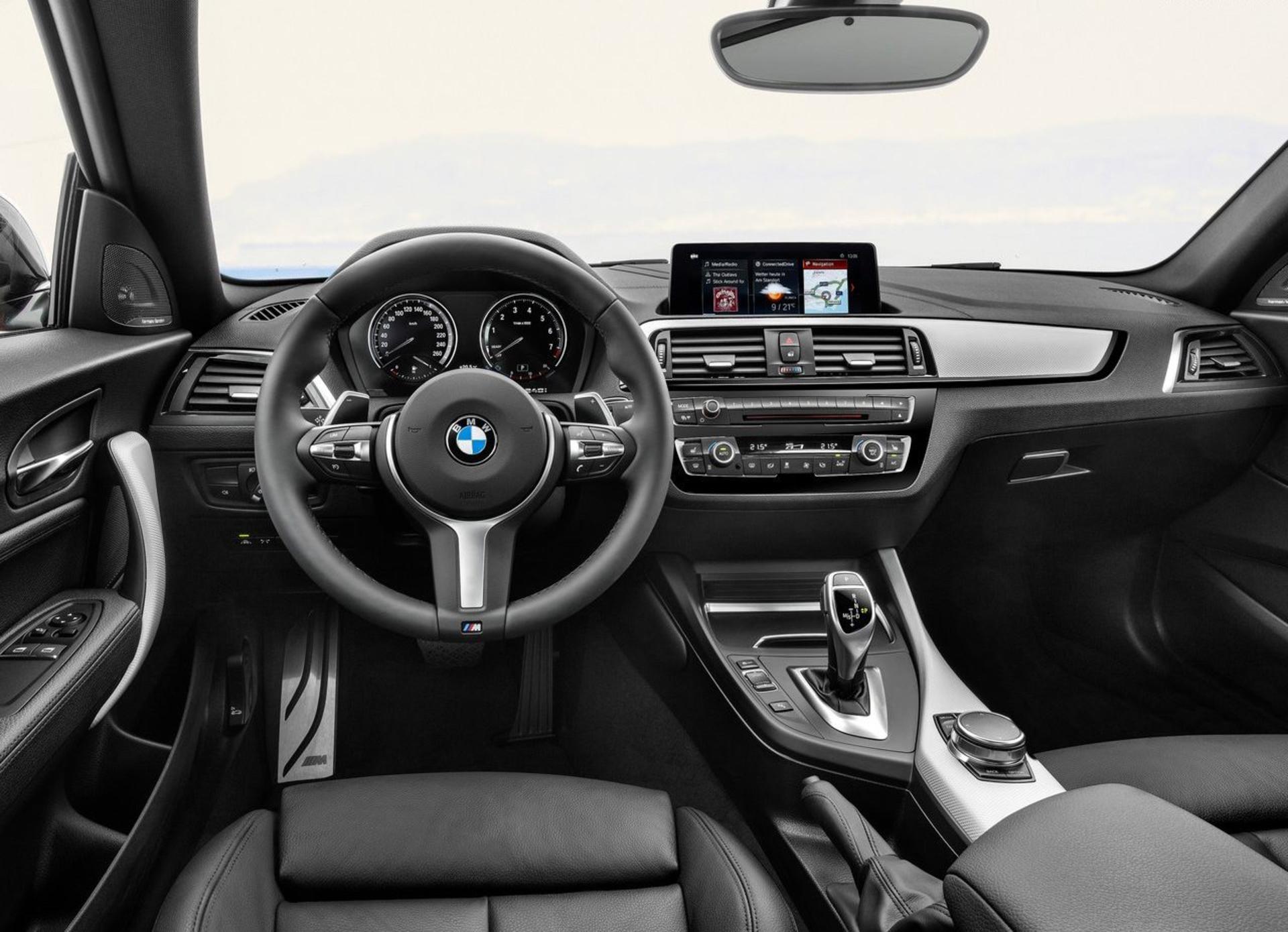 BMW-M240i_Coupe-2018
