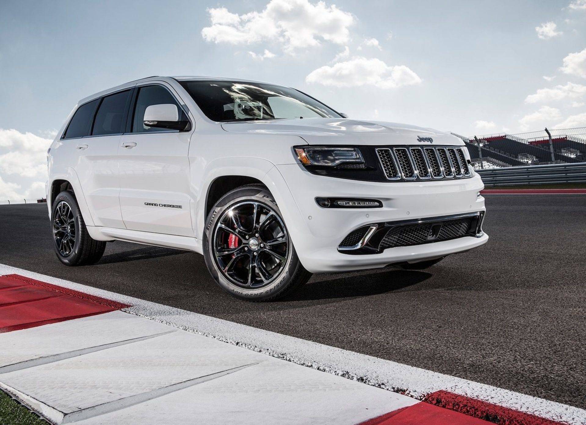 جیپ گرند چروکیJeep grand chrokee SRT