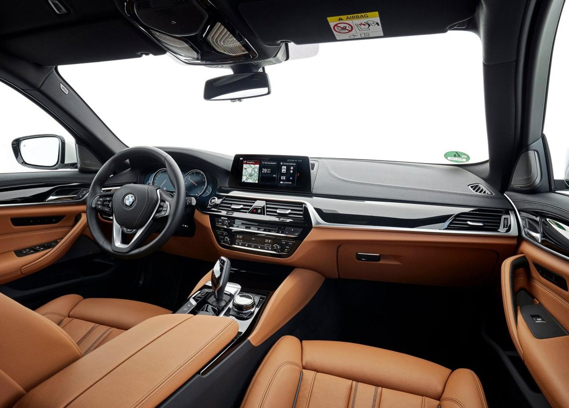 سری 5 استیشن BMW 5-Series Touring 2018