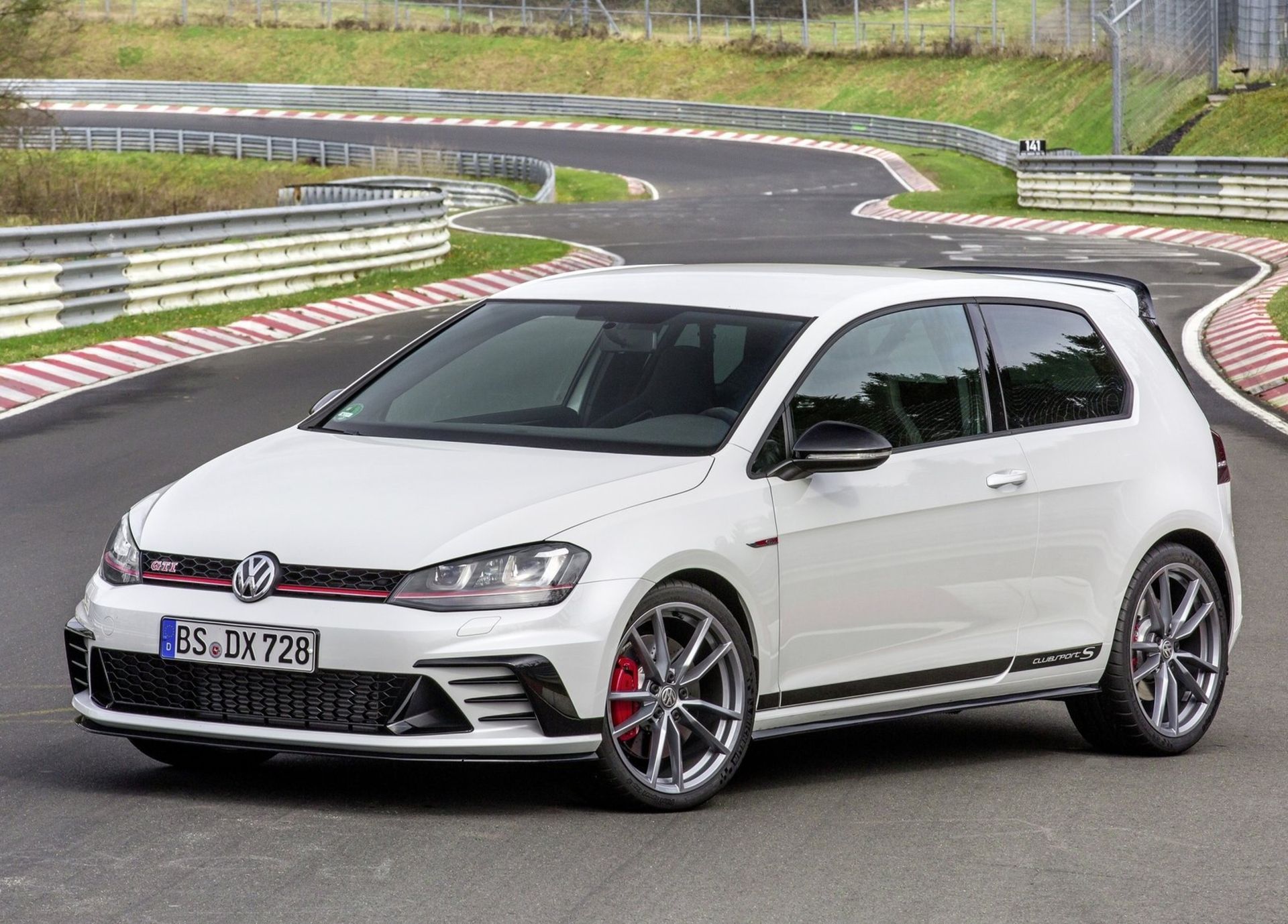 فولکس گلف 2016 Volkswagen-Golf_GTI_Clubsport_S