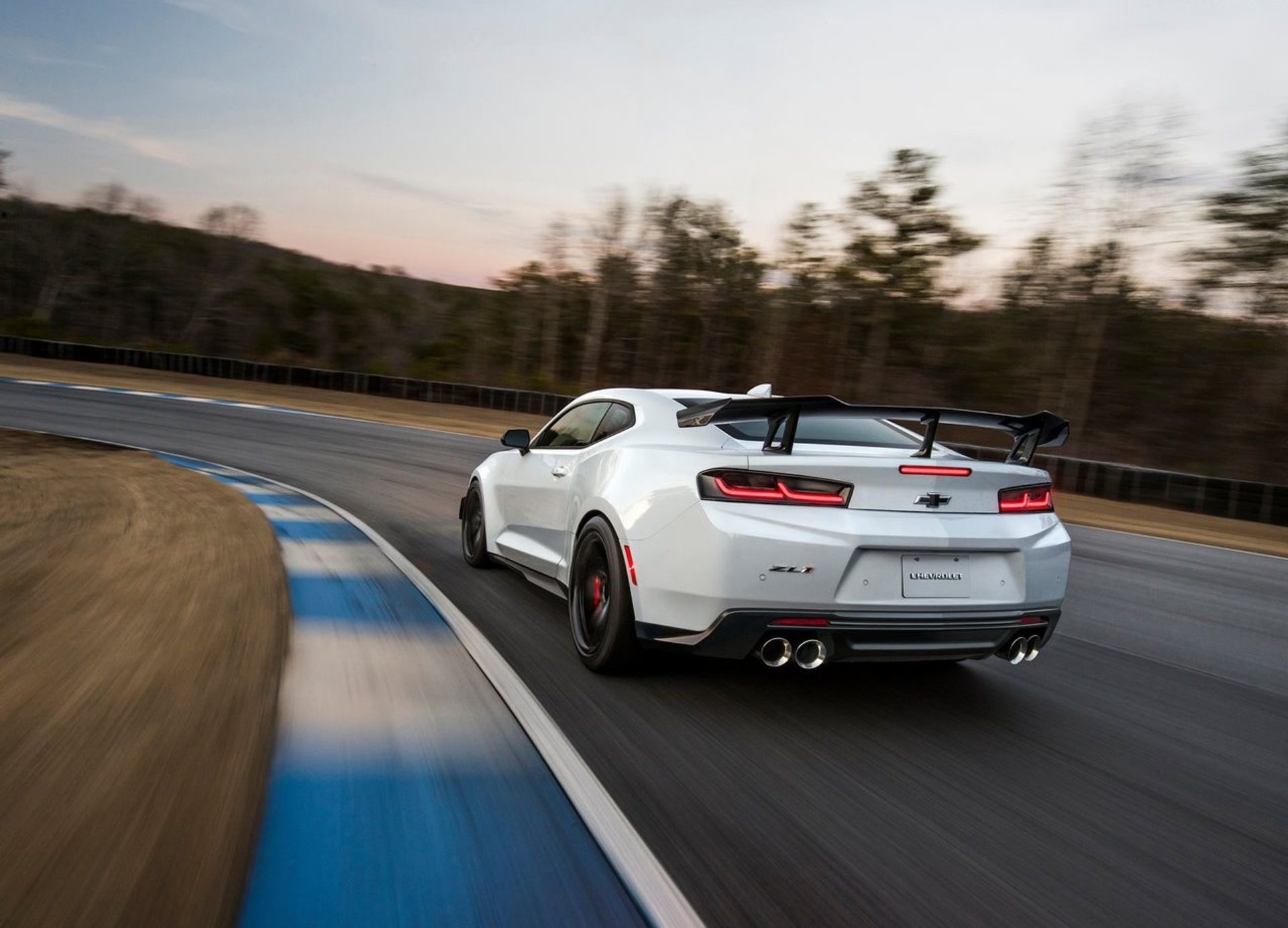 کامارو  Chevrolet camaro Zl1 2017