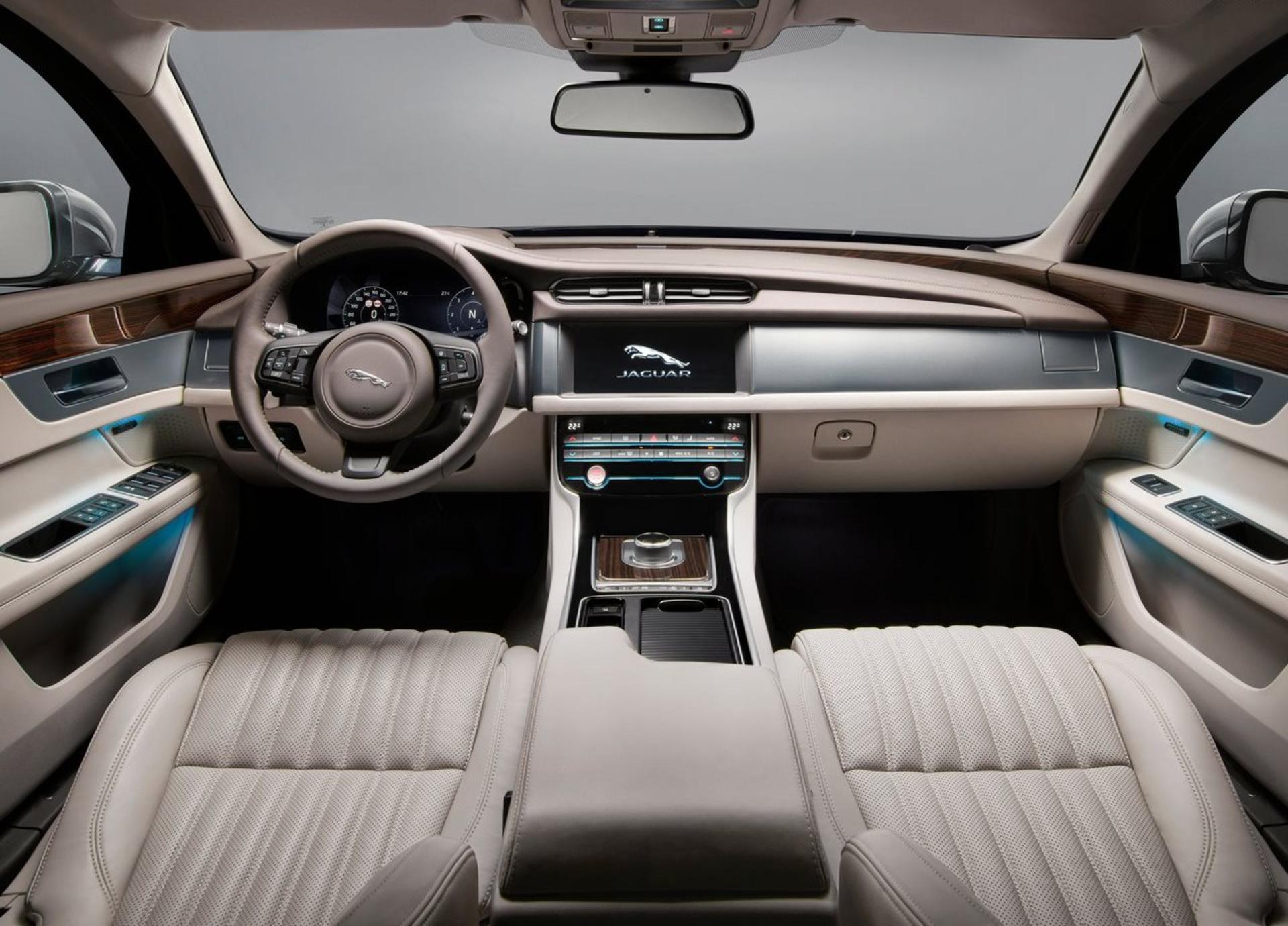 جگوار XF  استیشن (اسپرت بریک)  2018 Jaguar XF Sportbrake