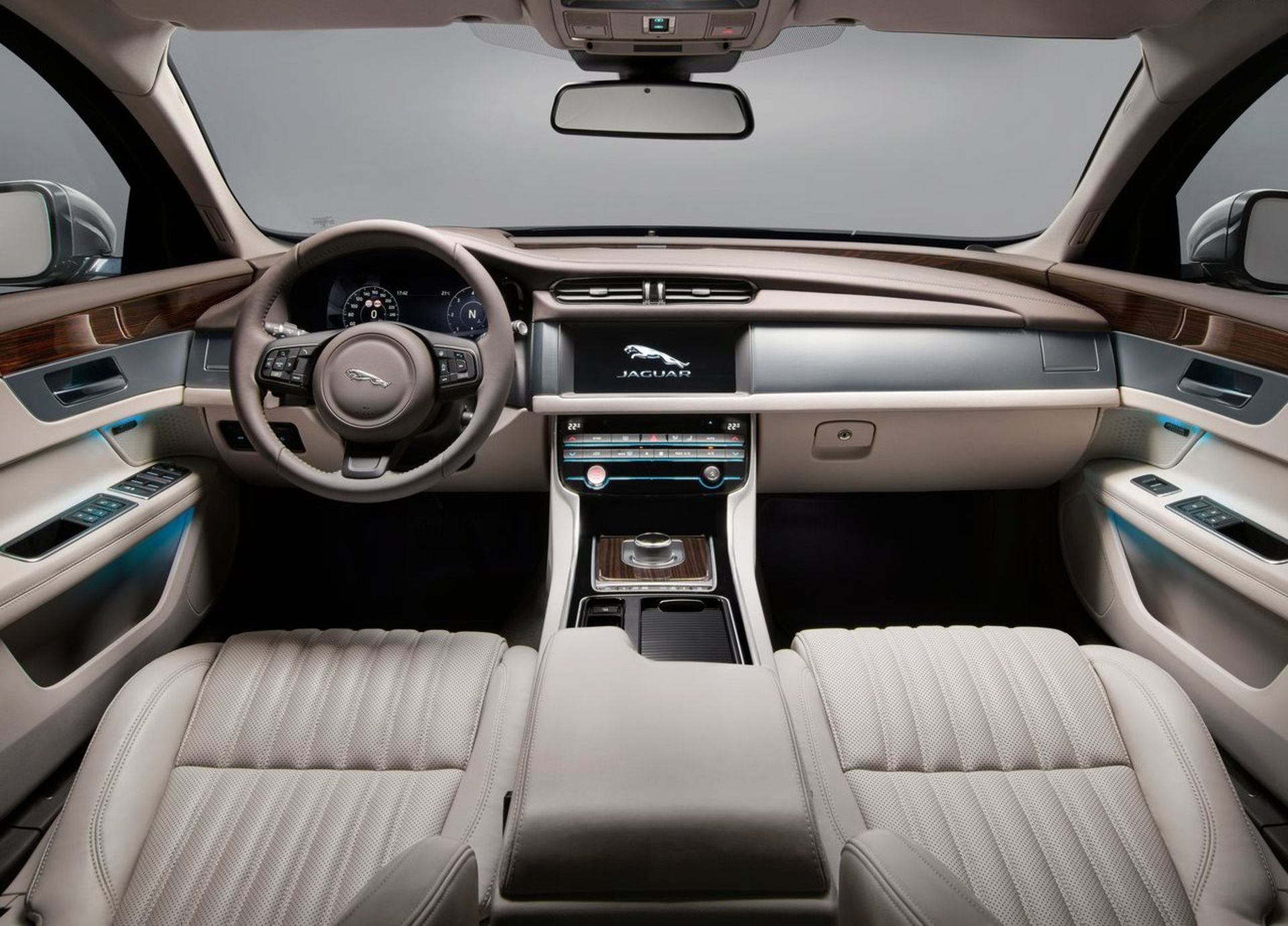 جگوار XF  استیشن (اسپرت بریک)  2018 Jaguar XF Sportbrake