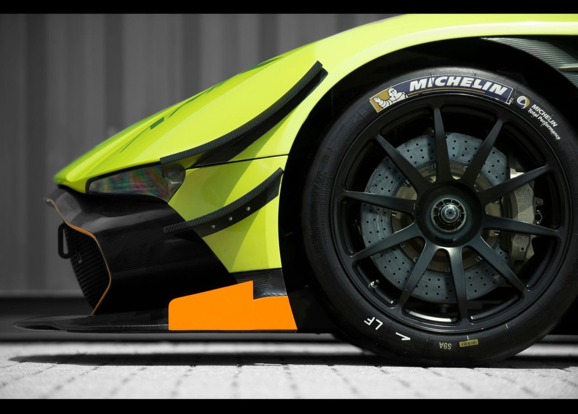 Aston Martin Vulcan AMR Pro