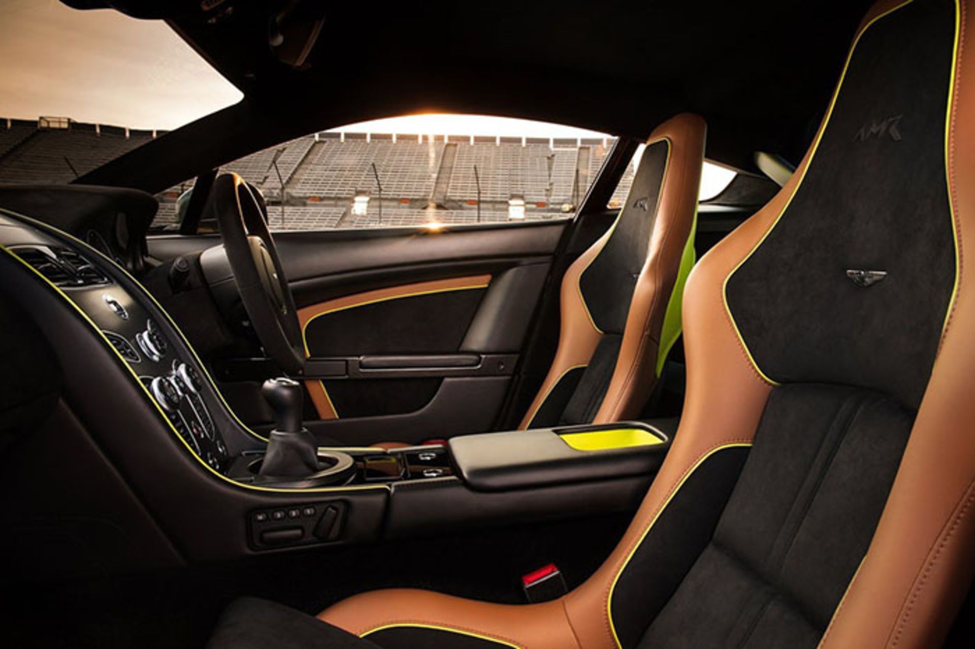 Aston Martin Vantage AMR  2018 