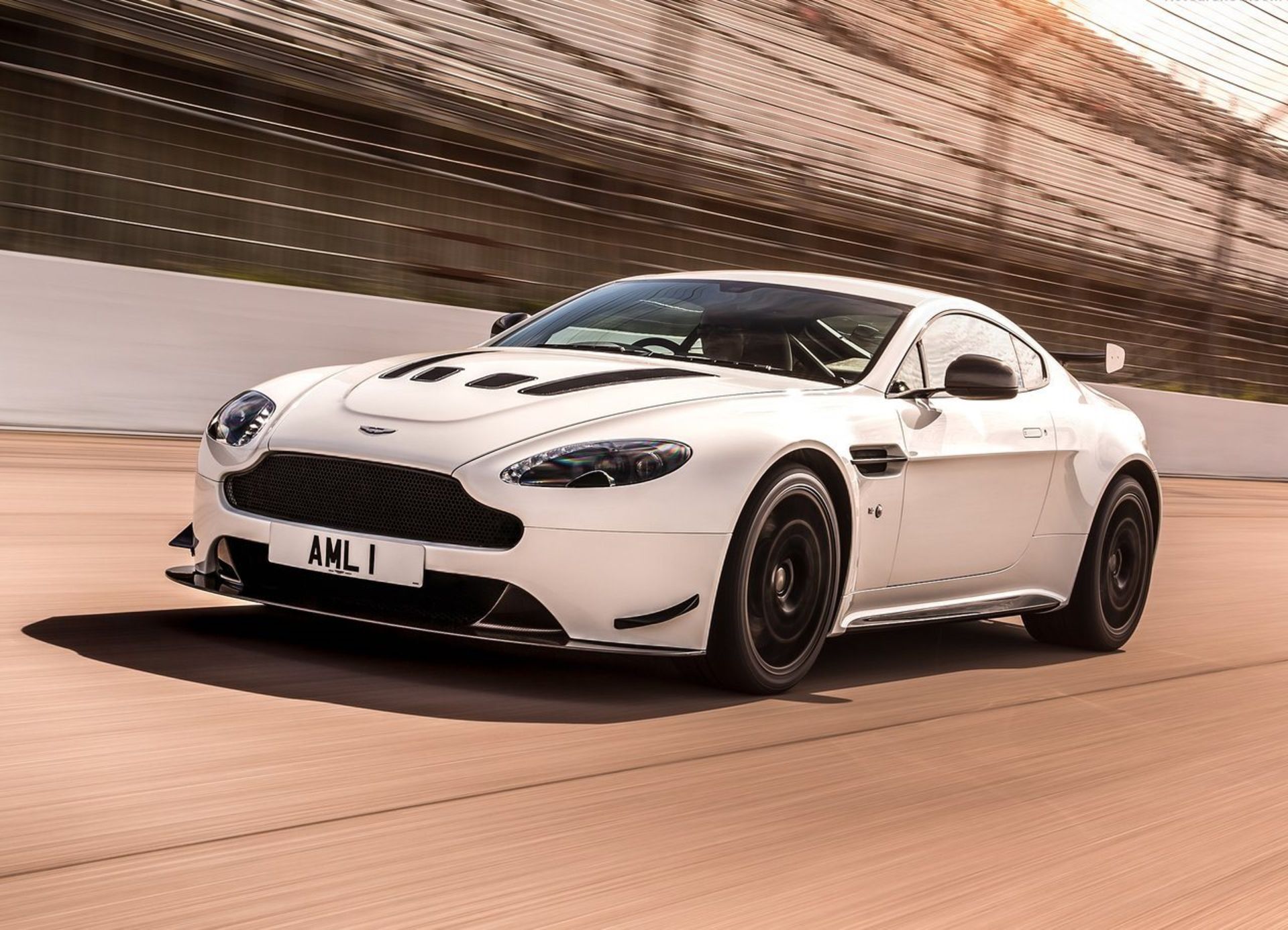 Aston Martin Vantage AMR  2018 