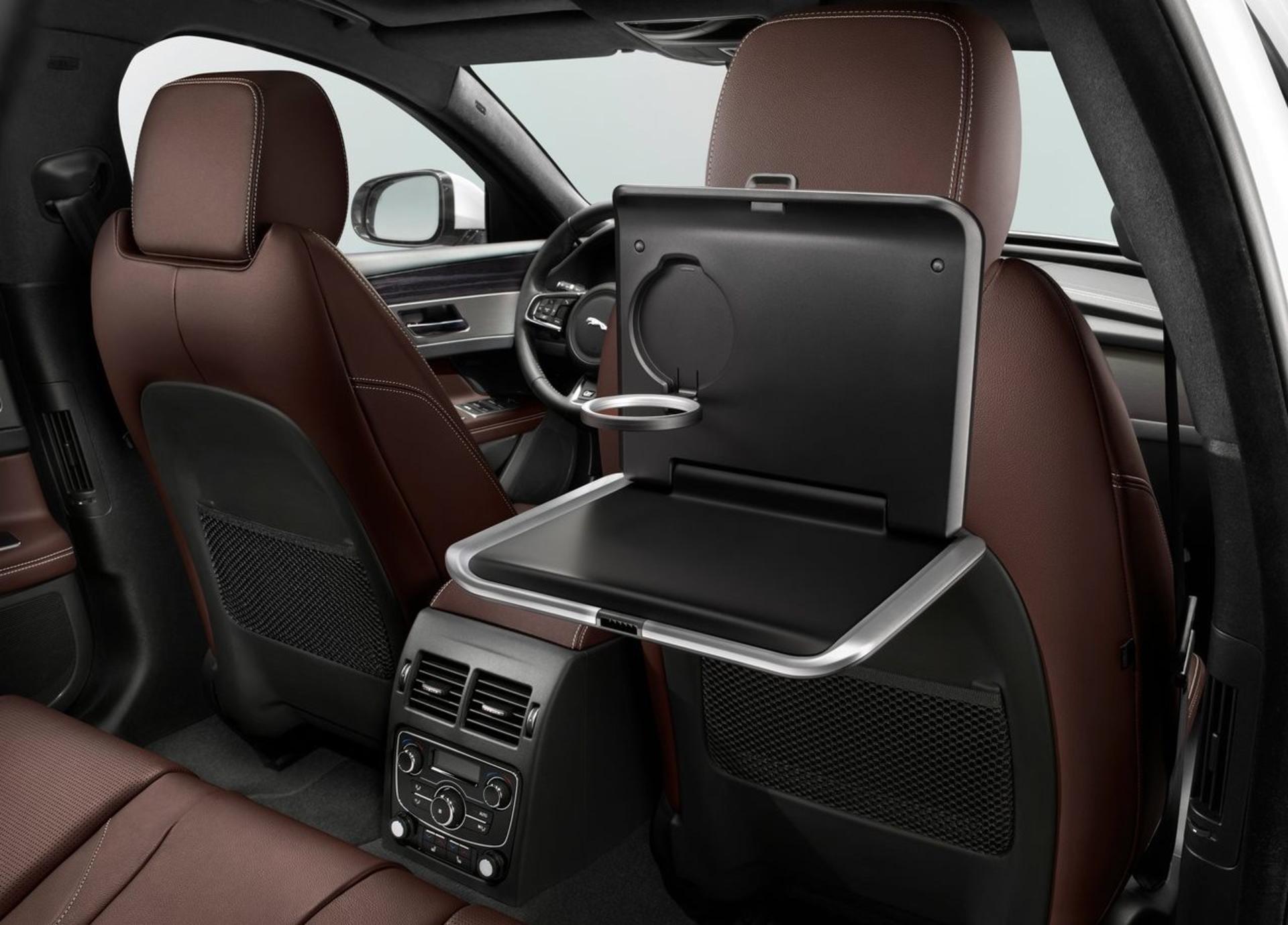 جگوار XF  استیشن (اسپرت بریک)  2018 Jaguar XF Sportbrake
